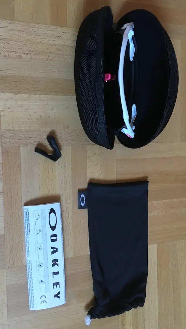 Packungsinhalt: Nasenpad, Brille, Hardcae, Stoffbeutel, Anleitung