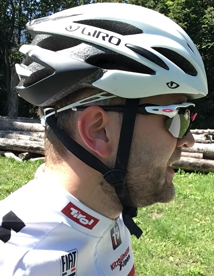 Brille liegt sehr dicht an 