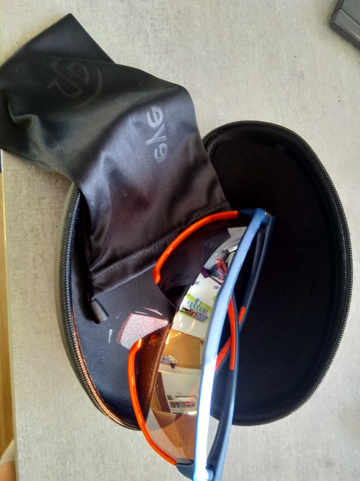 Brille plus Tasche