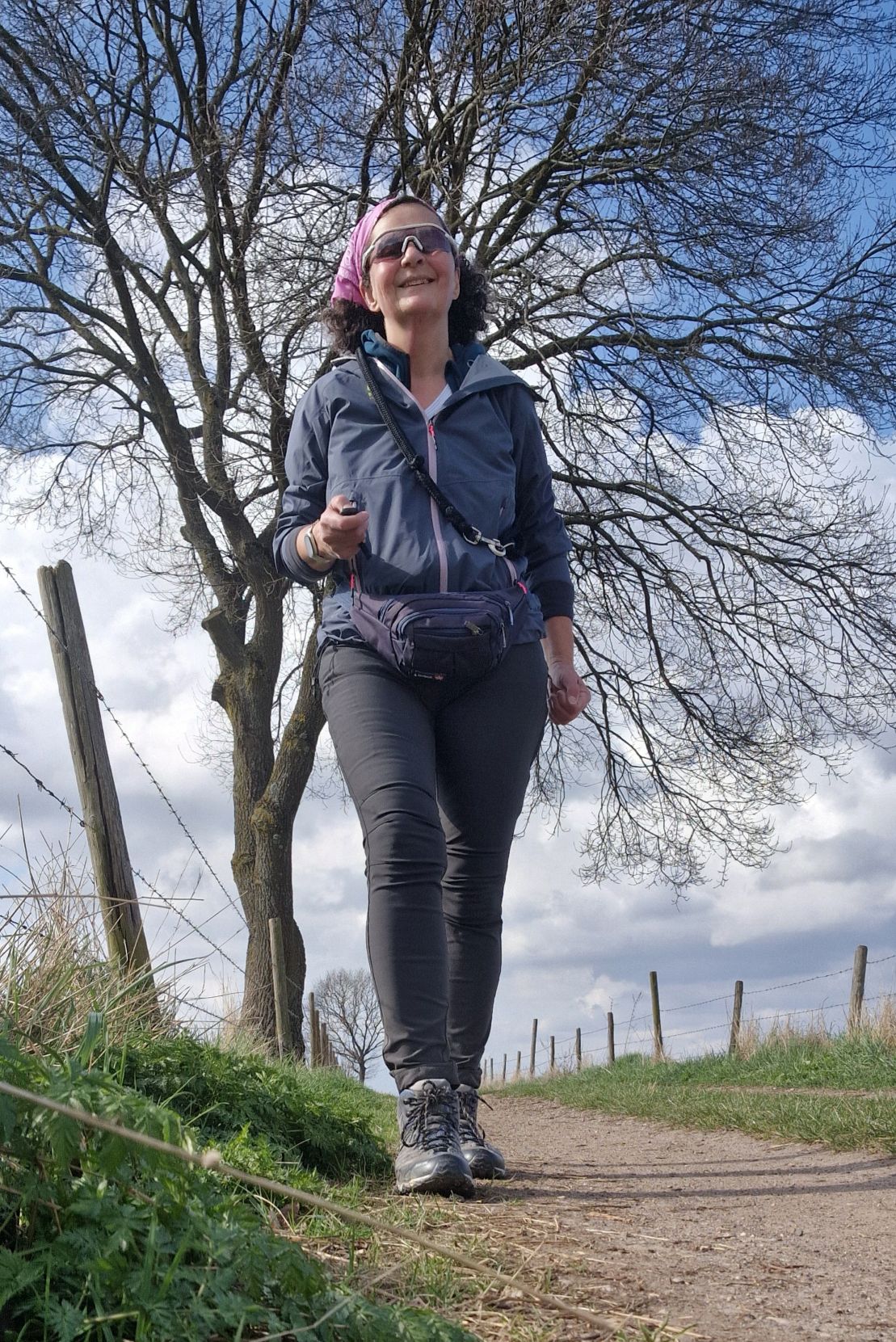 Powerwalking im Wachtberger Ländchen macht im Frühling trotz Allergierisiko richtig Spaß, wenn man die richtige Sportbrille dabei hat.