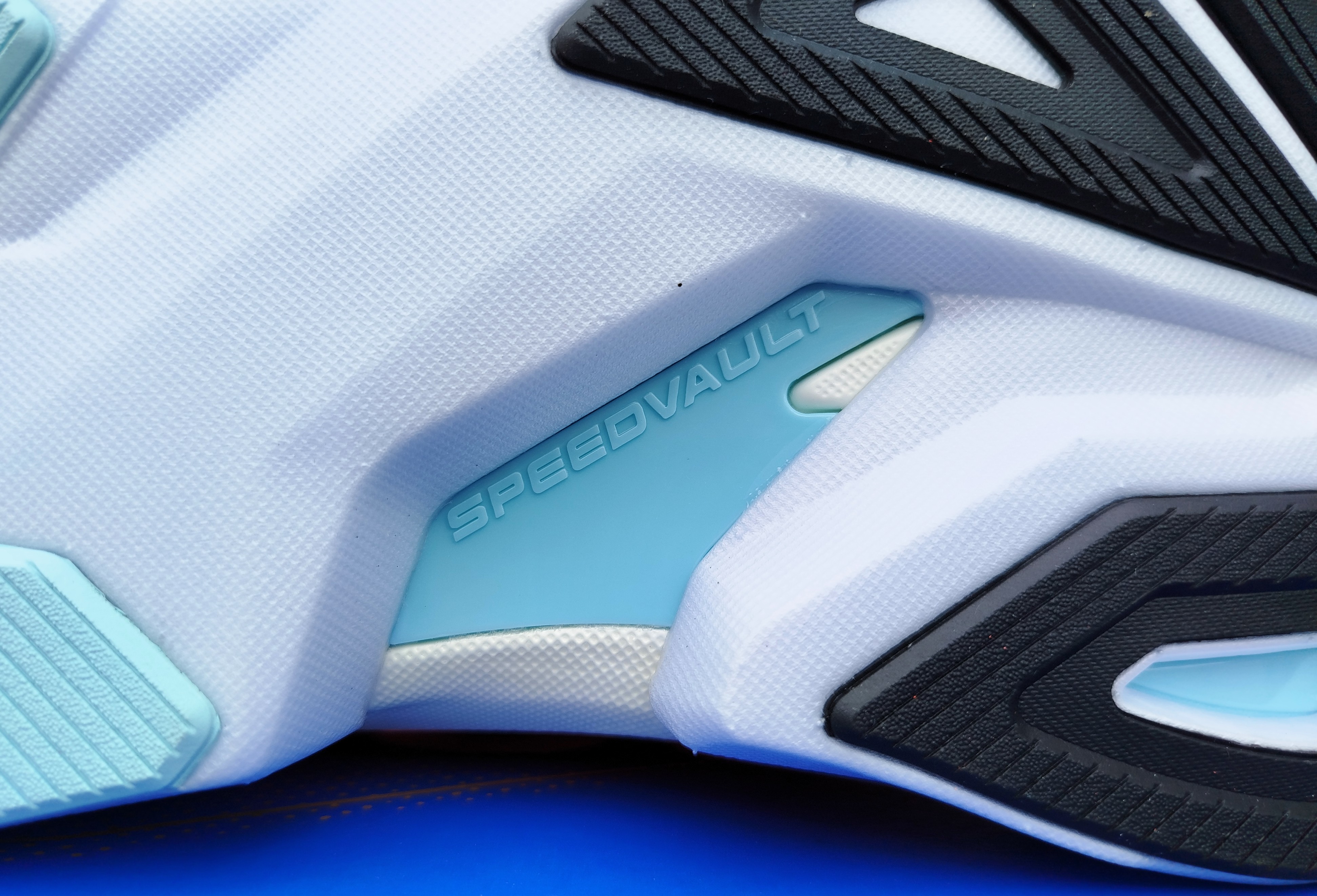 Brooks Hyperion Max 3 m6