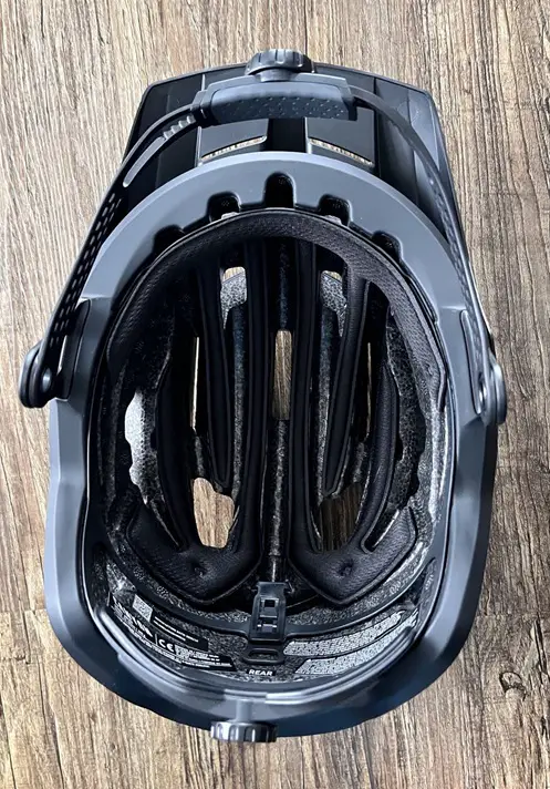 Der kompetente OUTSIDEstories-Test: Der Canyon Deflectr Trail Helmet 