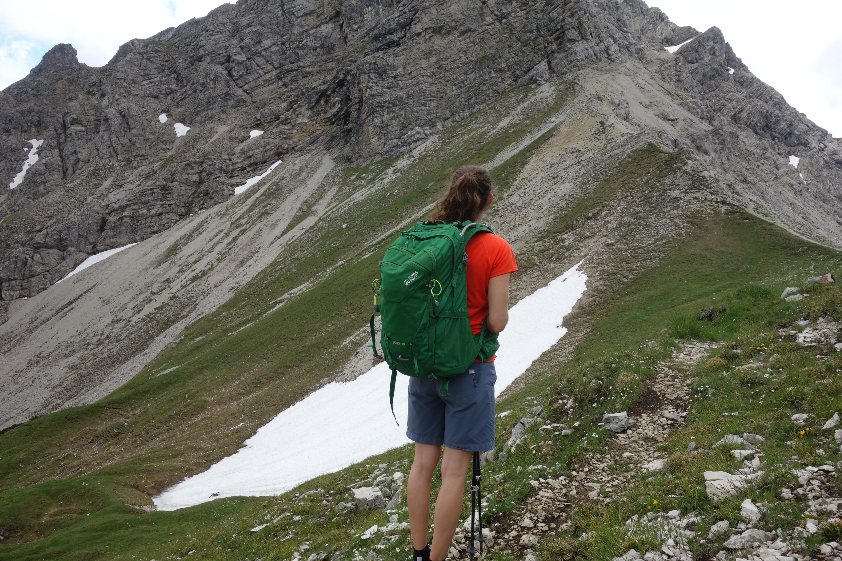 Mit dem Rucksack beim Wandern