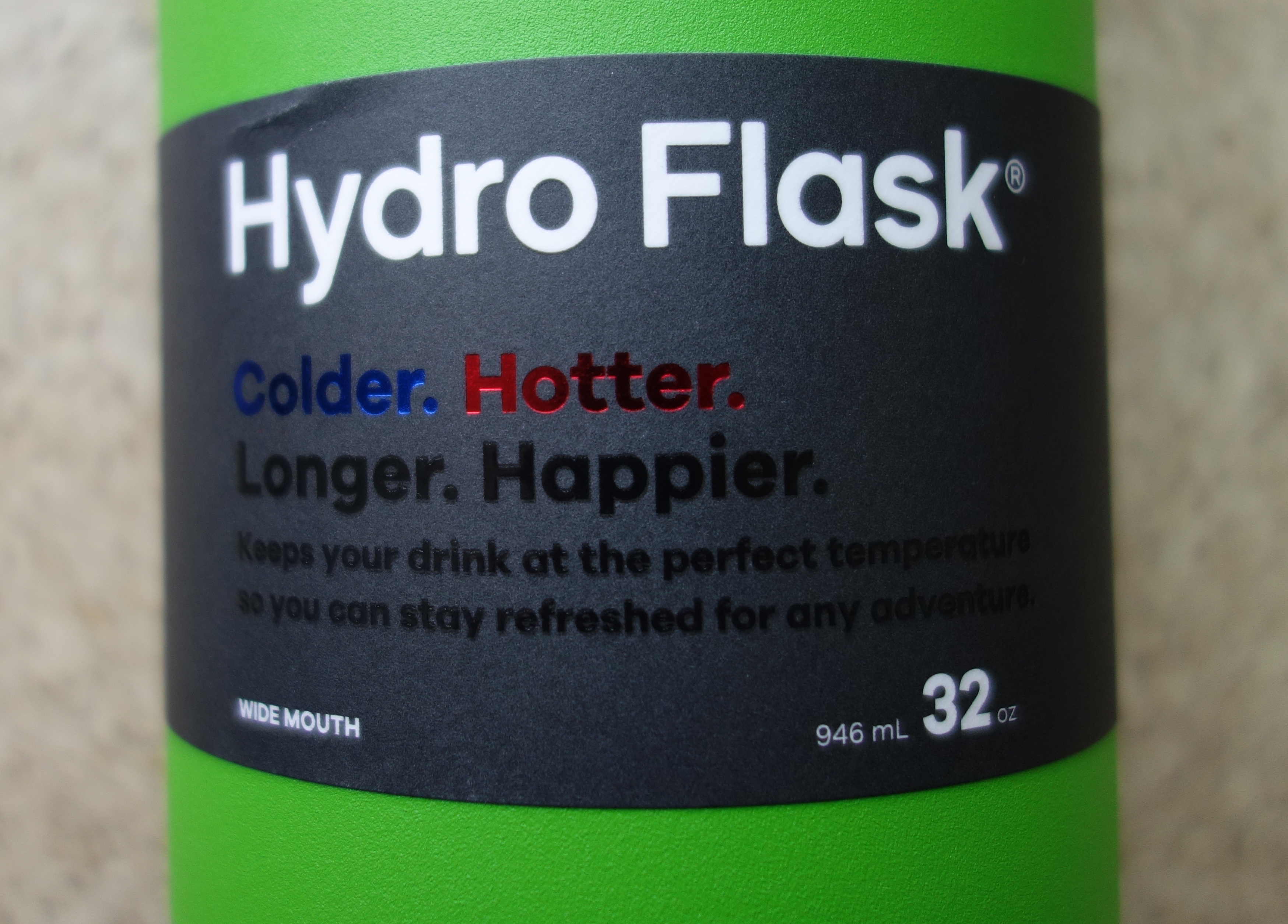 So bewirbt der Hersteller die Flasche: Colder, Hotter, Longer, Happier