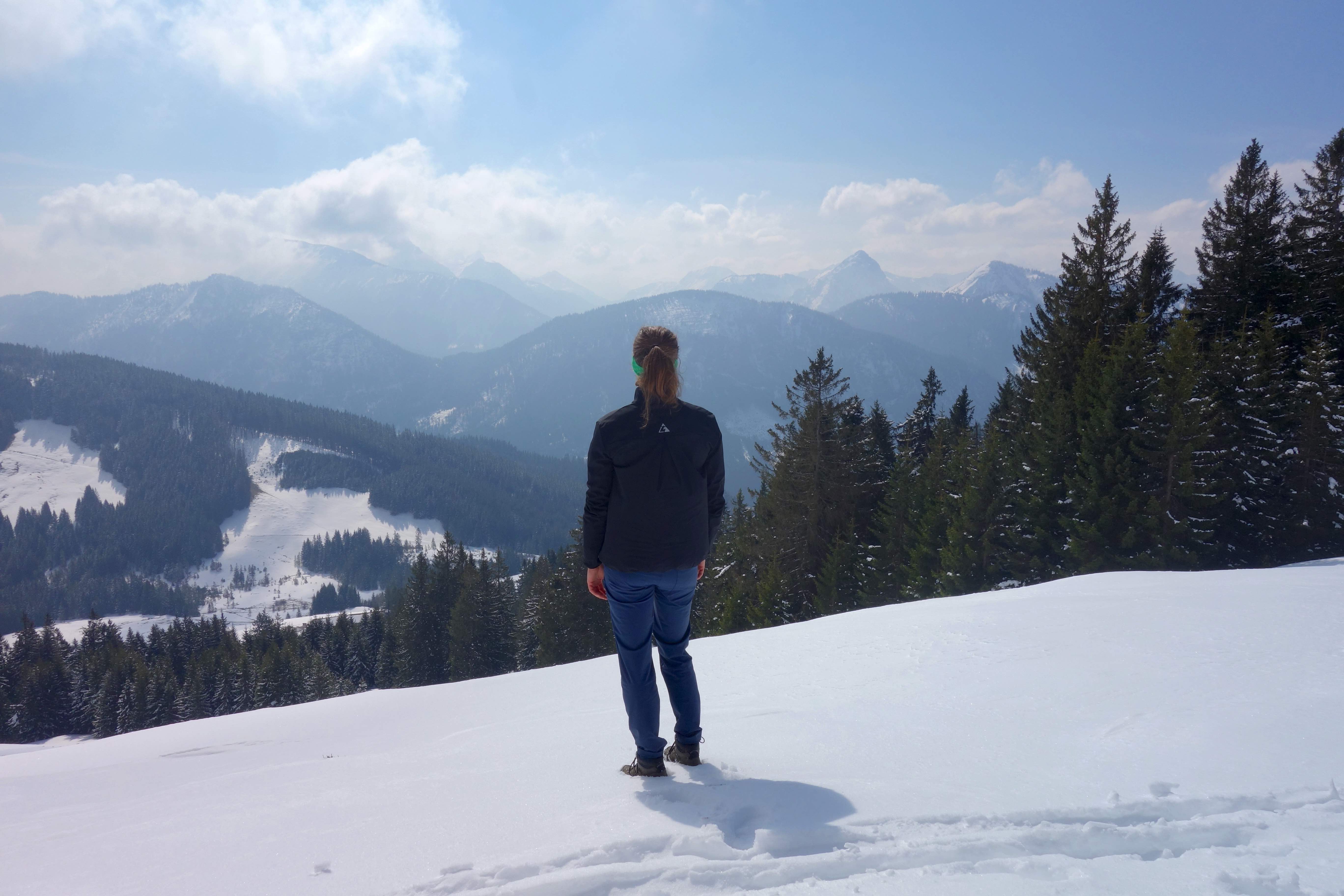 Mit Bleed Hose und Jacke im Schnee unterwegs
