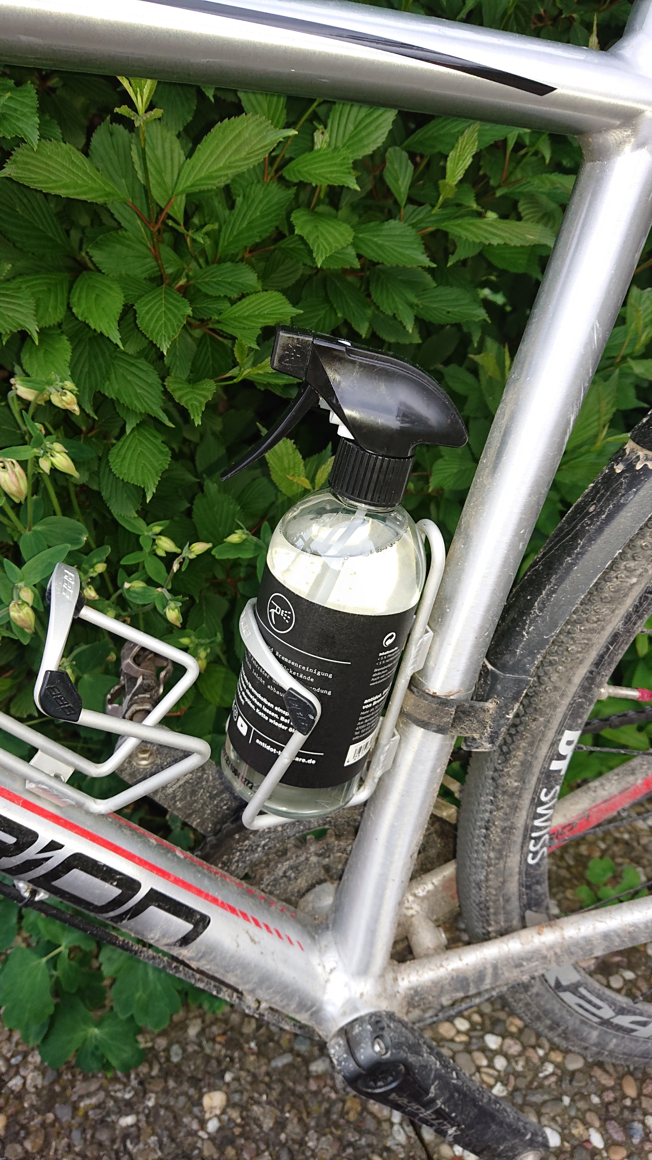 Reiniger im Flaschenhalter