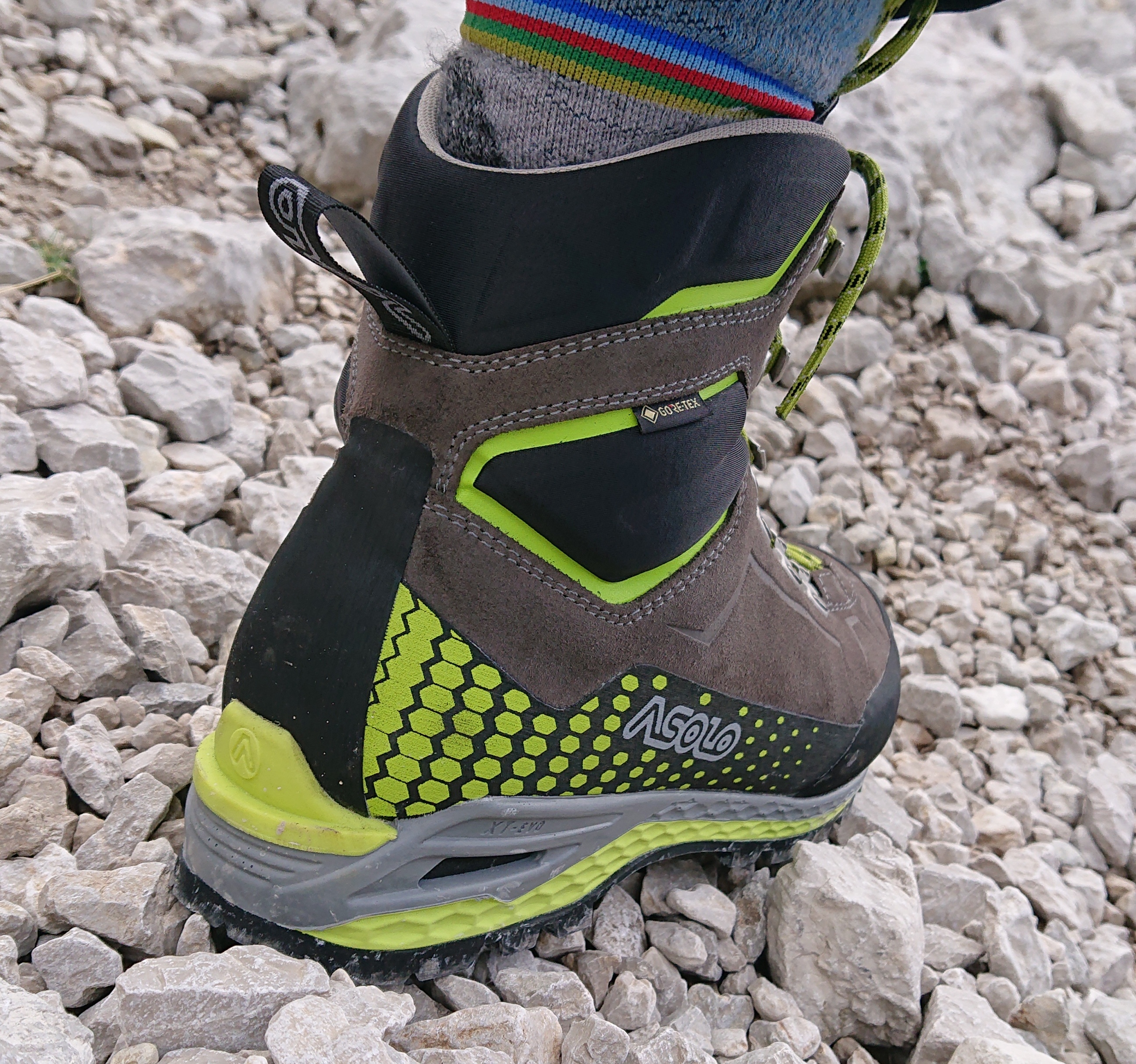 Schuh auf Geröll