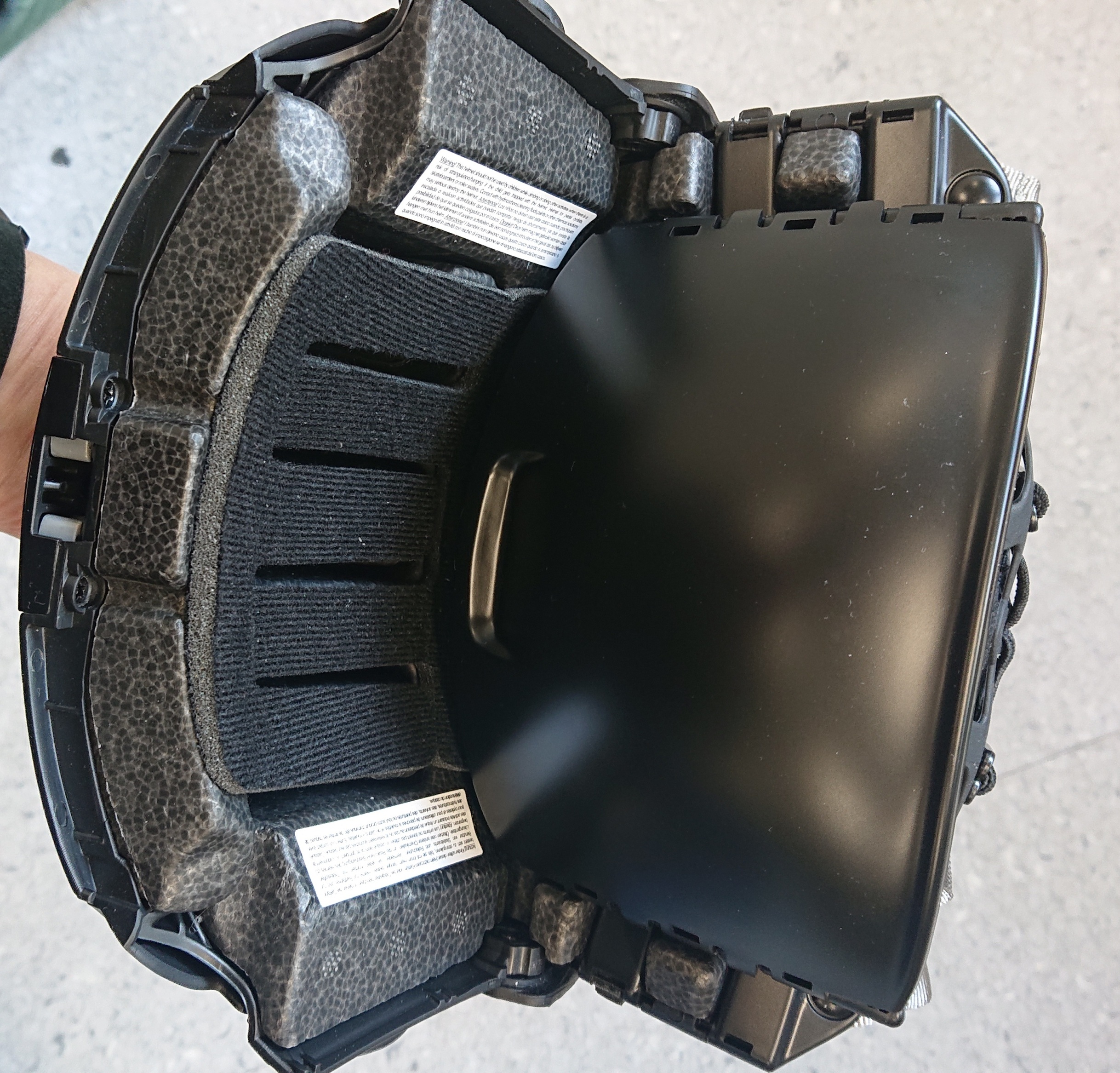 Helm halb gefaltet