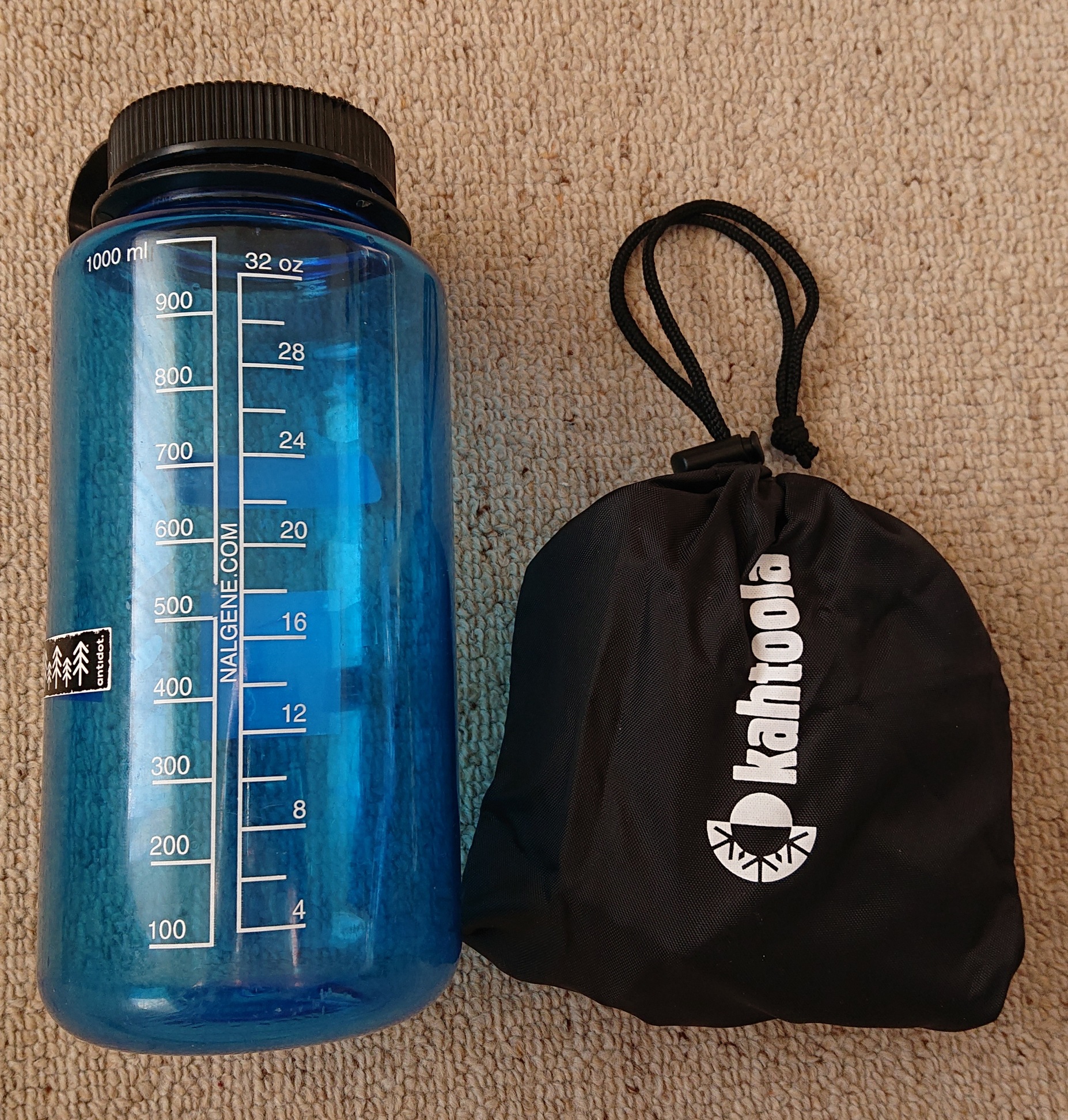 Spikes verpackt mit Größenvergleich zu einer Flasche