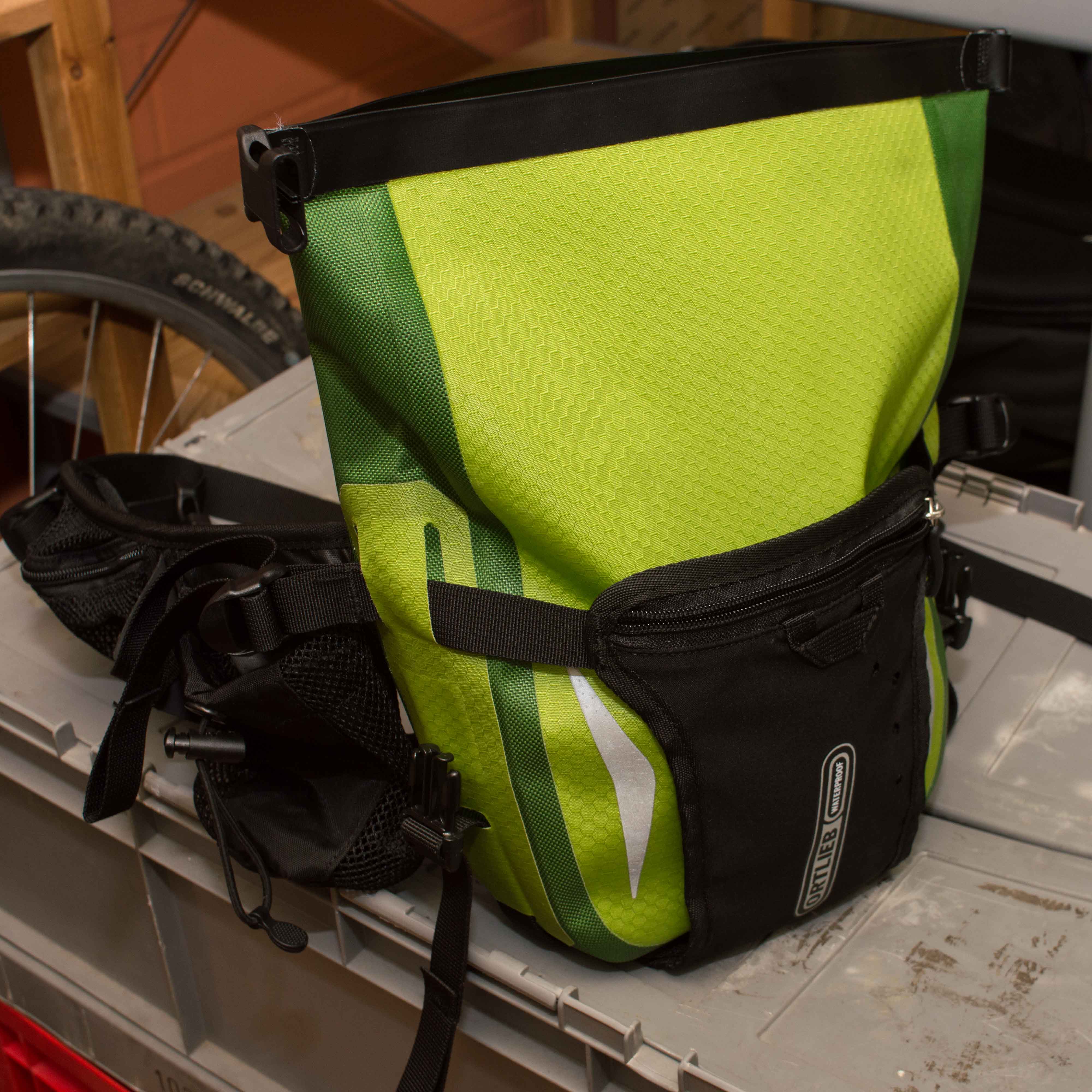 Das Bild zeigt die ganze Bauchtasche 