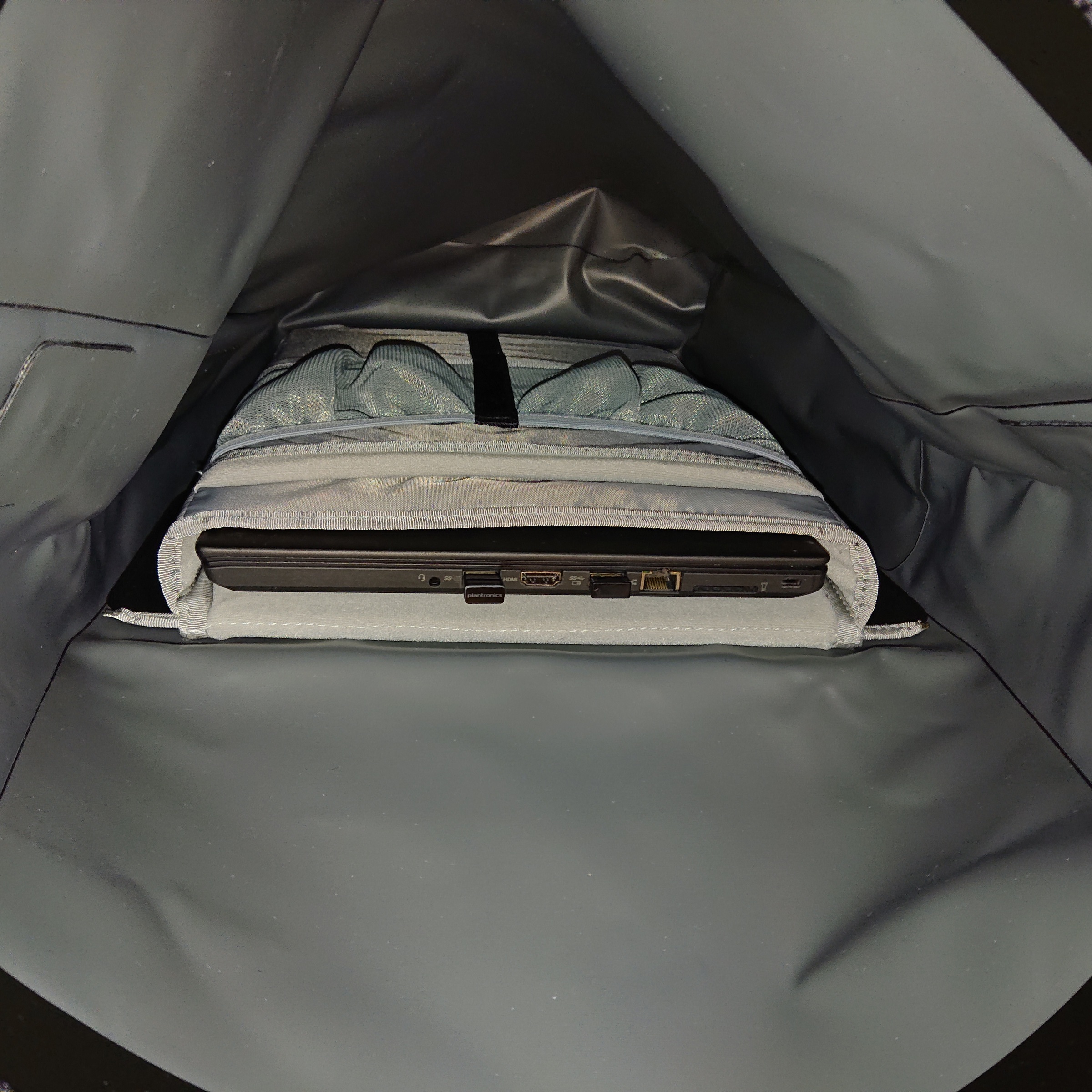 Laptop im Laptop-Fach