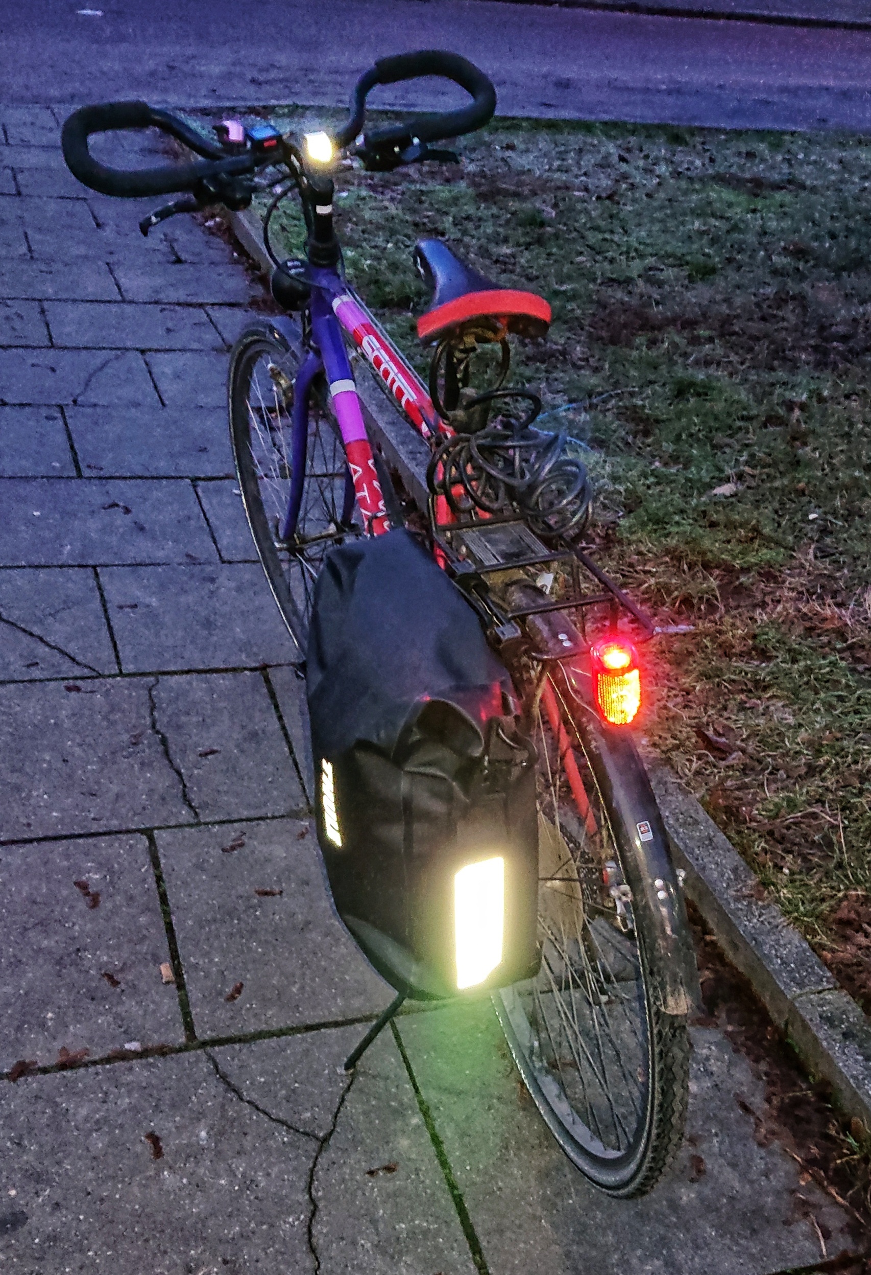 Befestigung der Tasche auf der linken Seite
