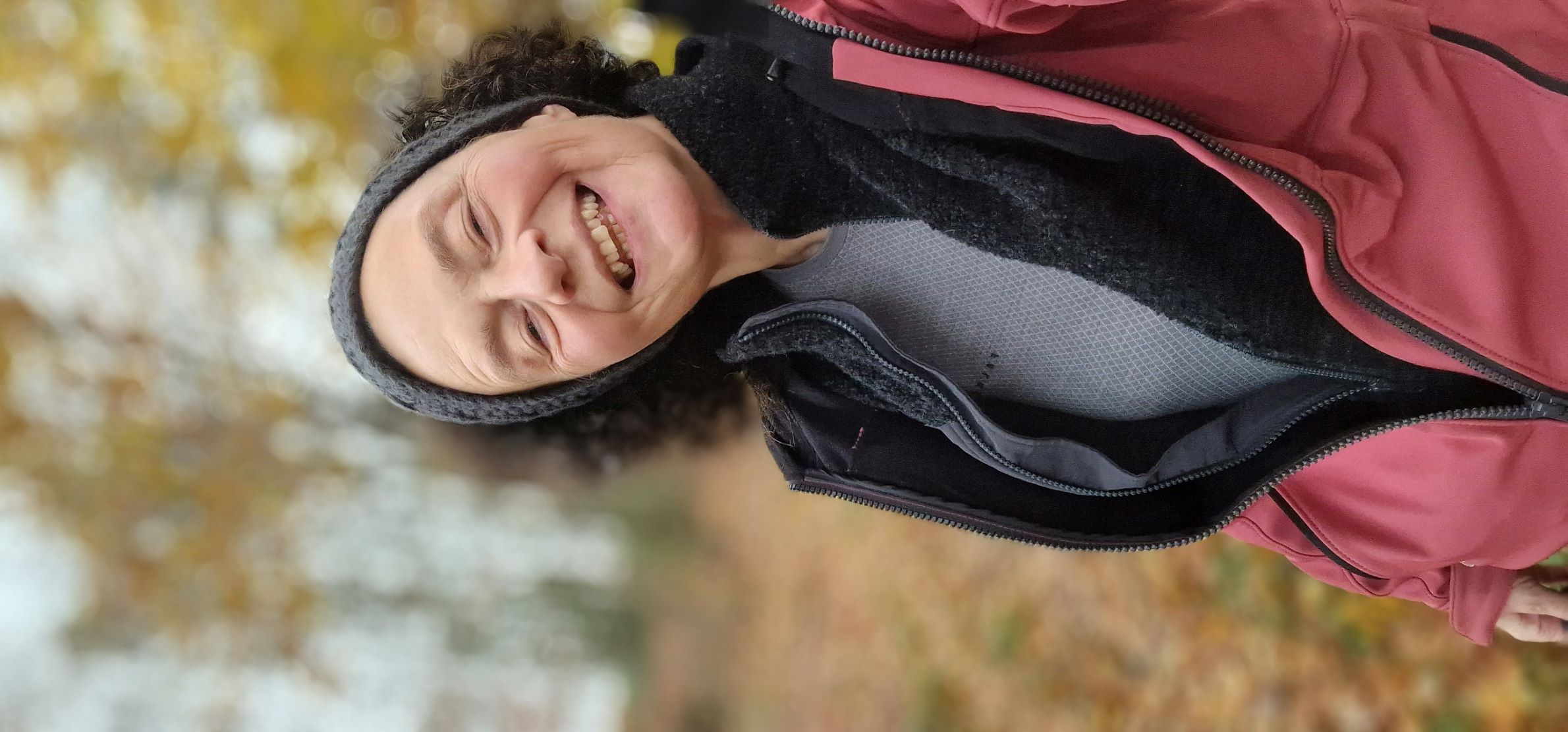 Wärmend und atmungsaktive macht es jeden Outdoorsport anstandslos mit. 