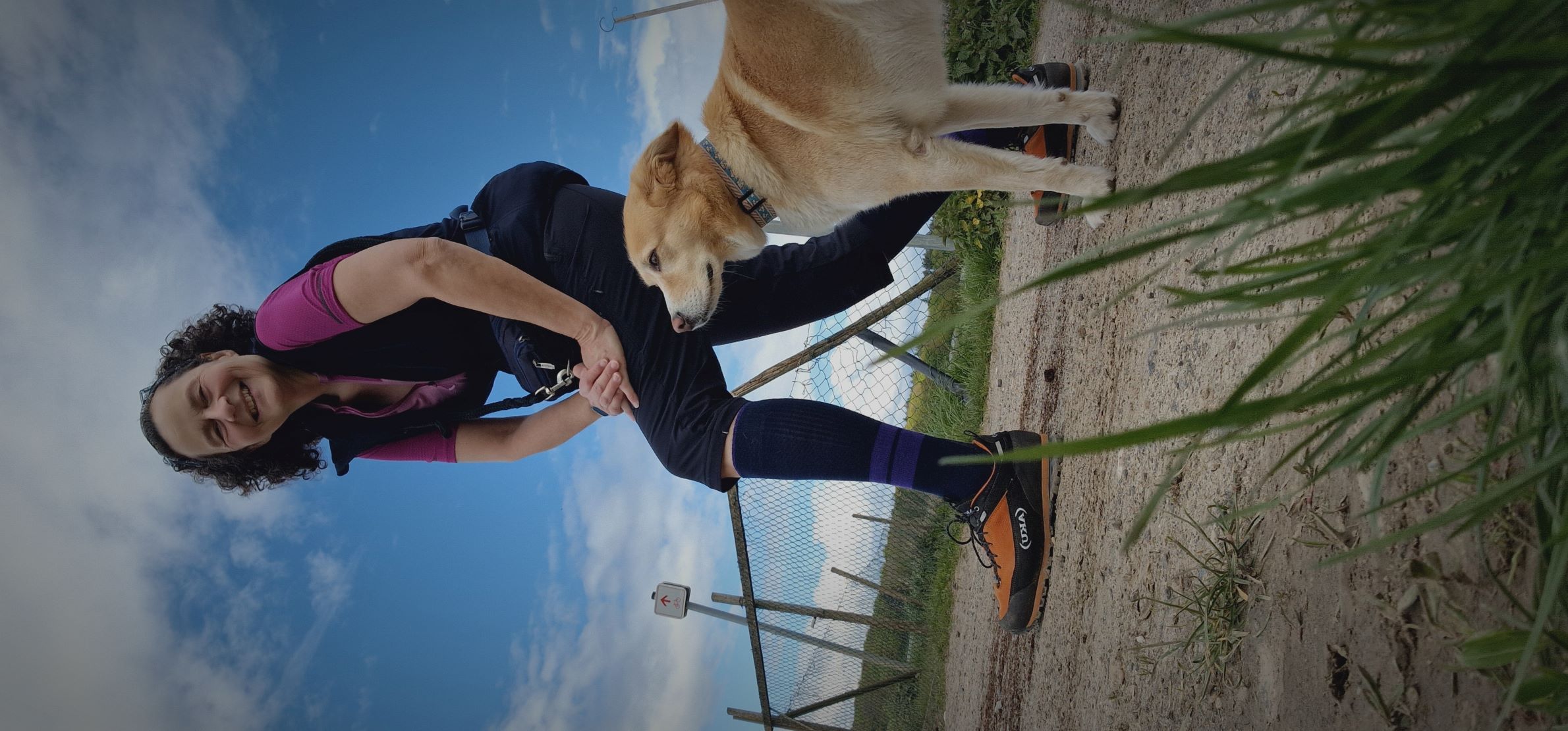 Unterwegs mit Hund über Stock und Stein fordern dem Körper einiges ab