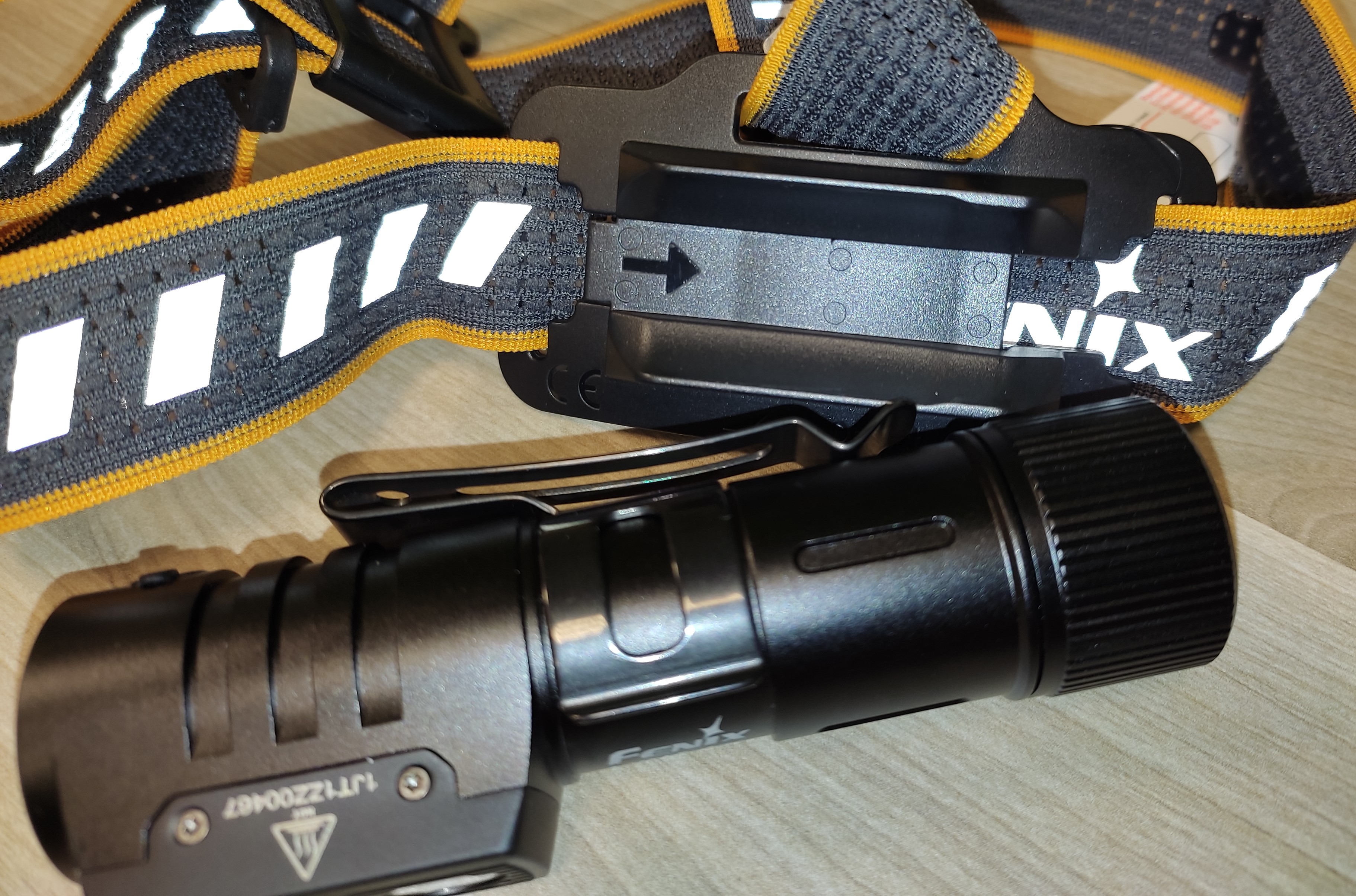 Fenix HM71R Stirn-/Taschenlampe8