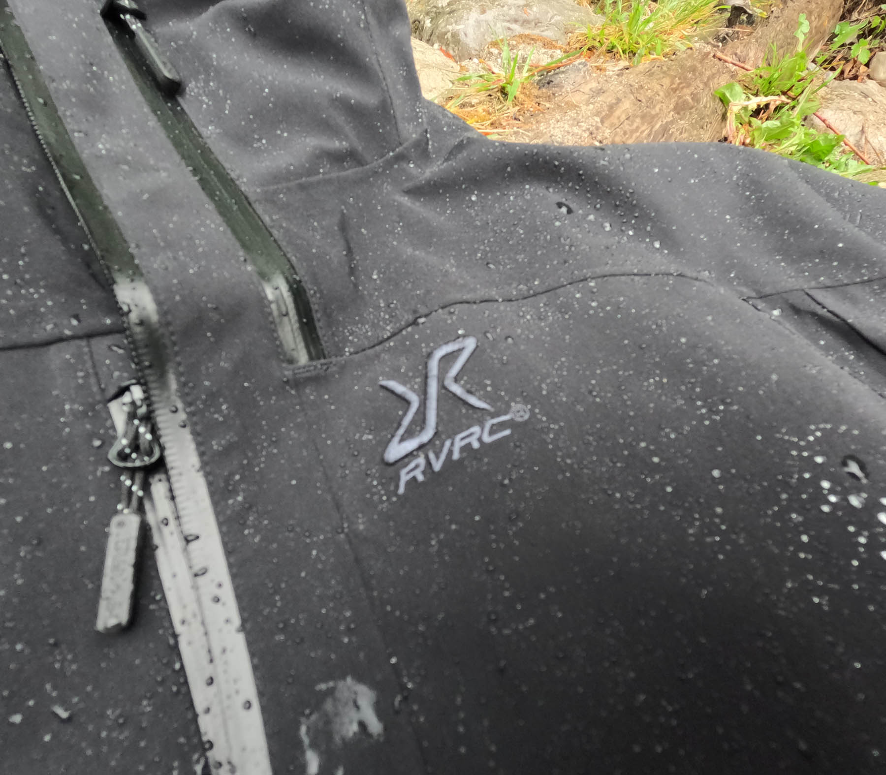 Der kompetente OUTSIDEstories-Test: REVOLUTION RACE Cyclone 3L Shell Jacket - Regen & Hardshelljacke – Hardshell, Herren