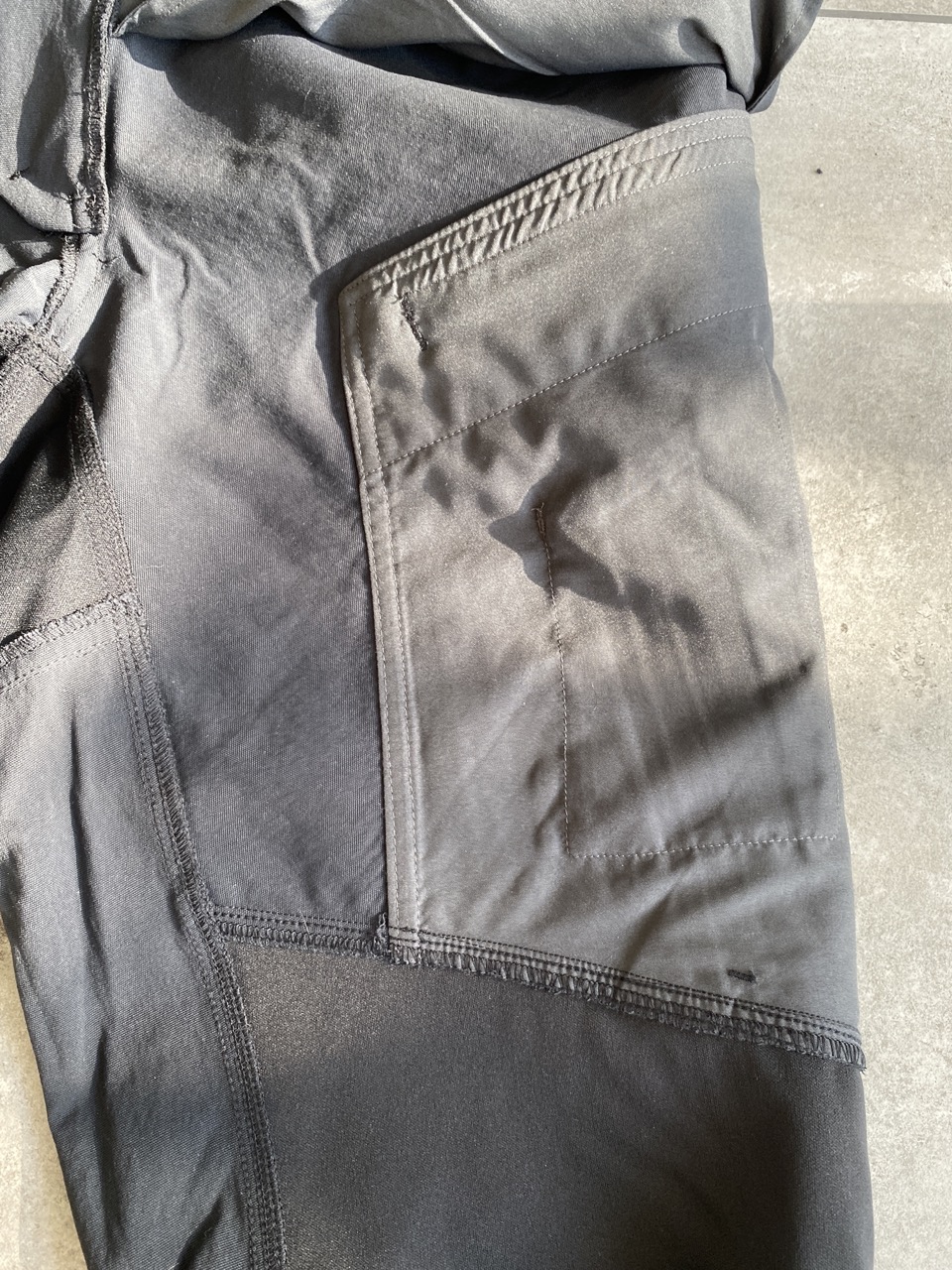Nähte auf der Innenseite der Hose
