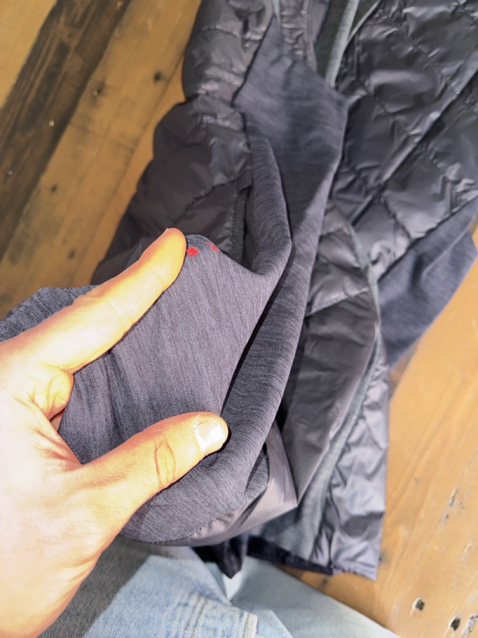 Stretchmaterial an den Flanken