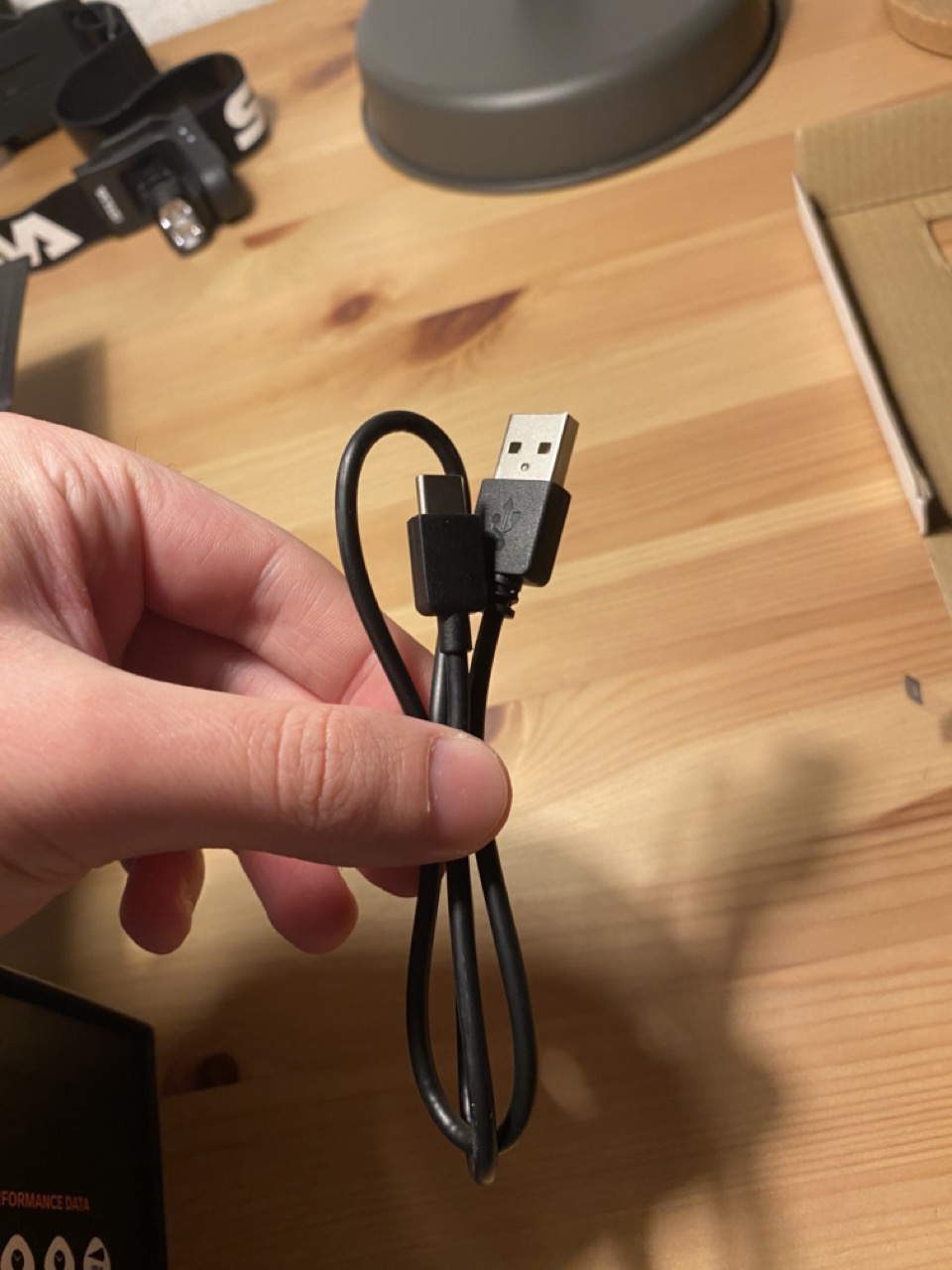 beigeliefertes USB-C Ladekabel