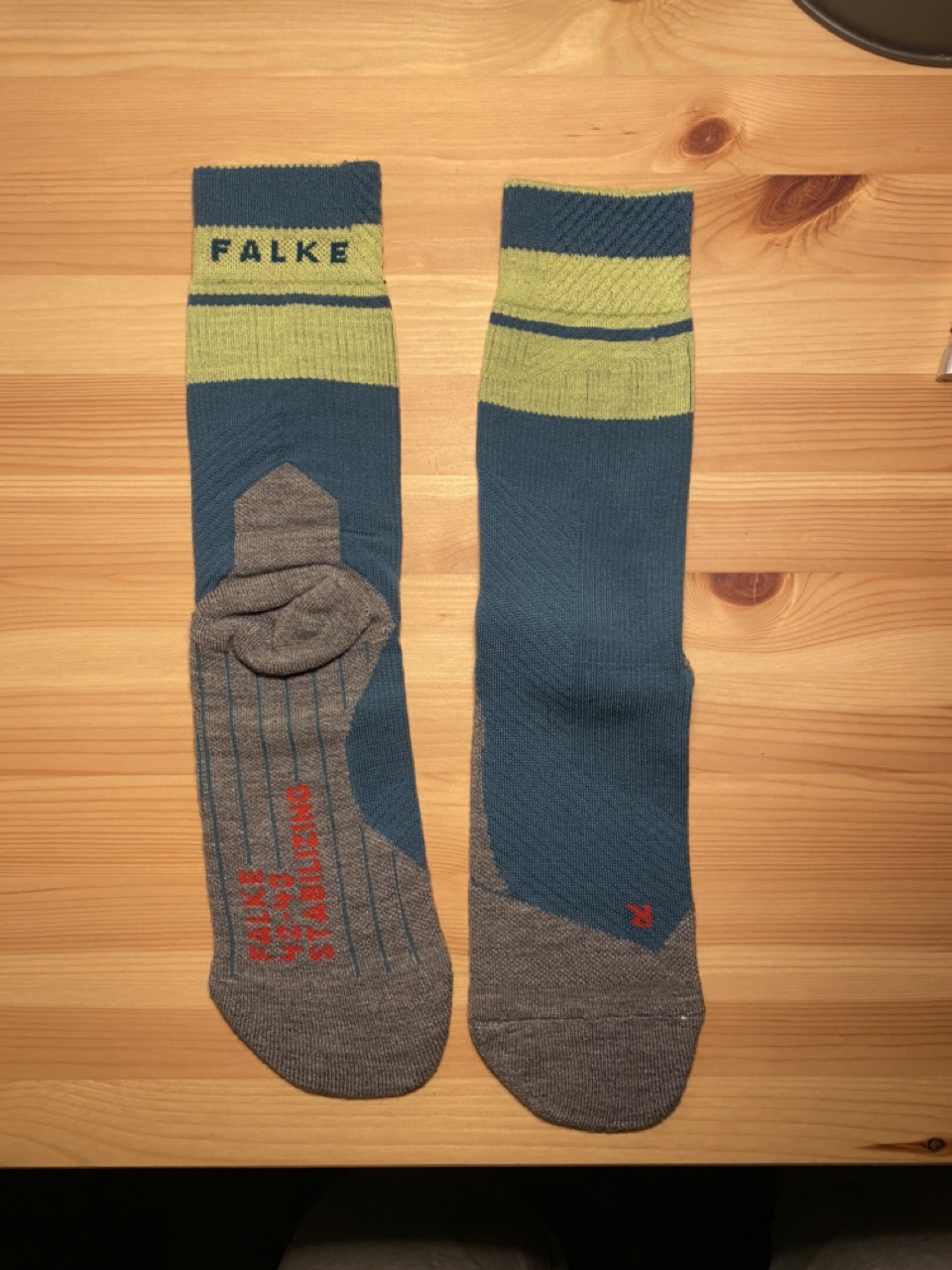 Socken auf Tisch