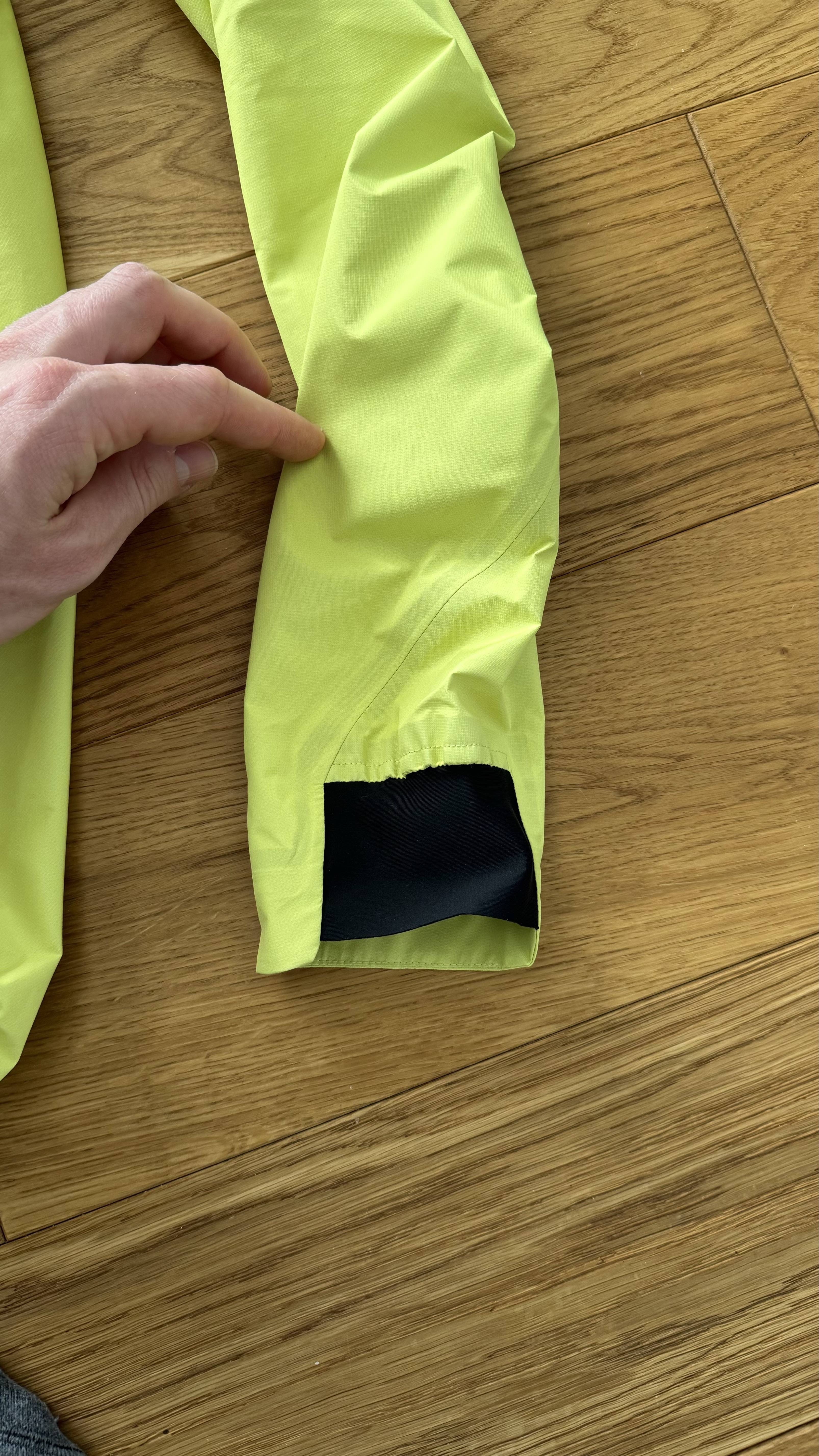 Gummizug am Ärmel