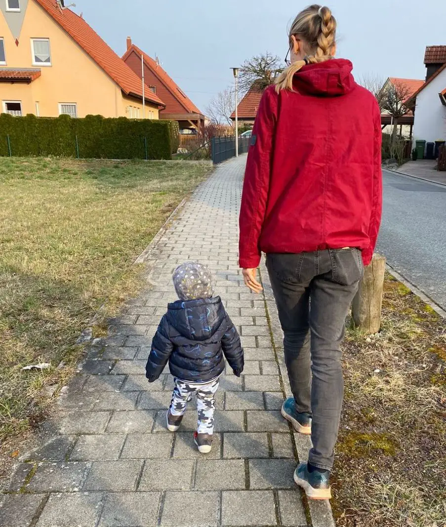 Jacke knapp am Po
