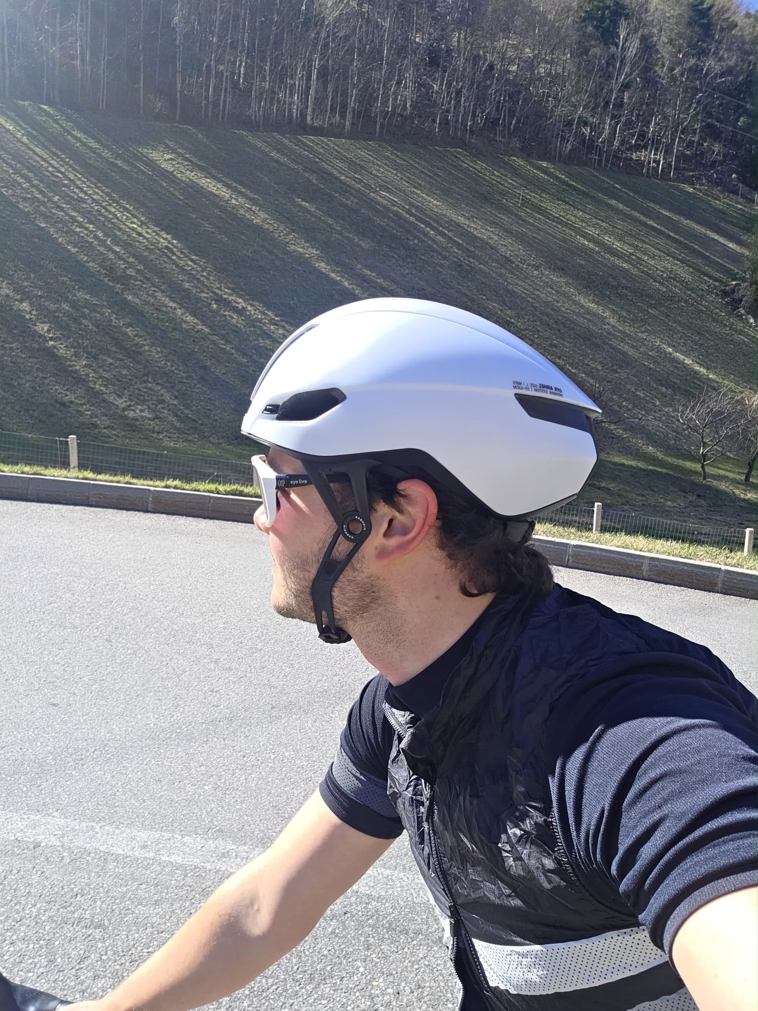 Der kompetente OUTSIDEstories-Test: Der Canyon Stingr CFR: Rennradhelm der Oberklasse