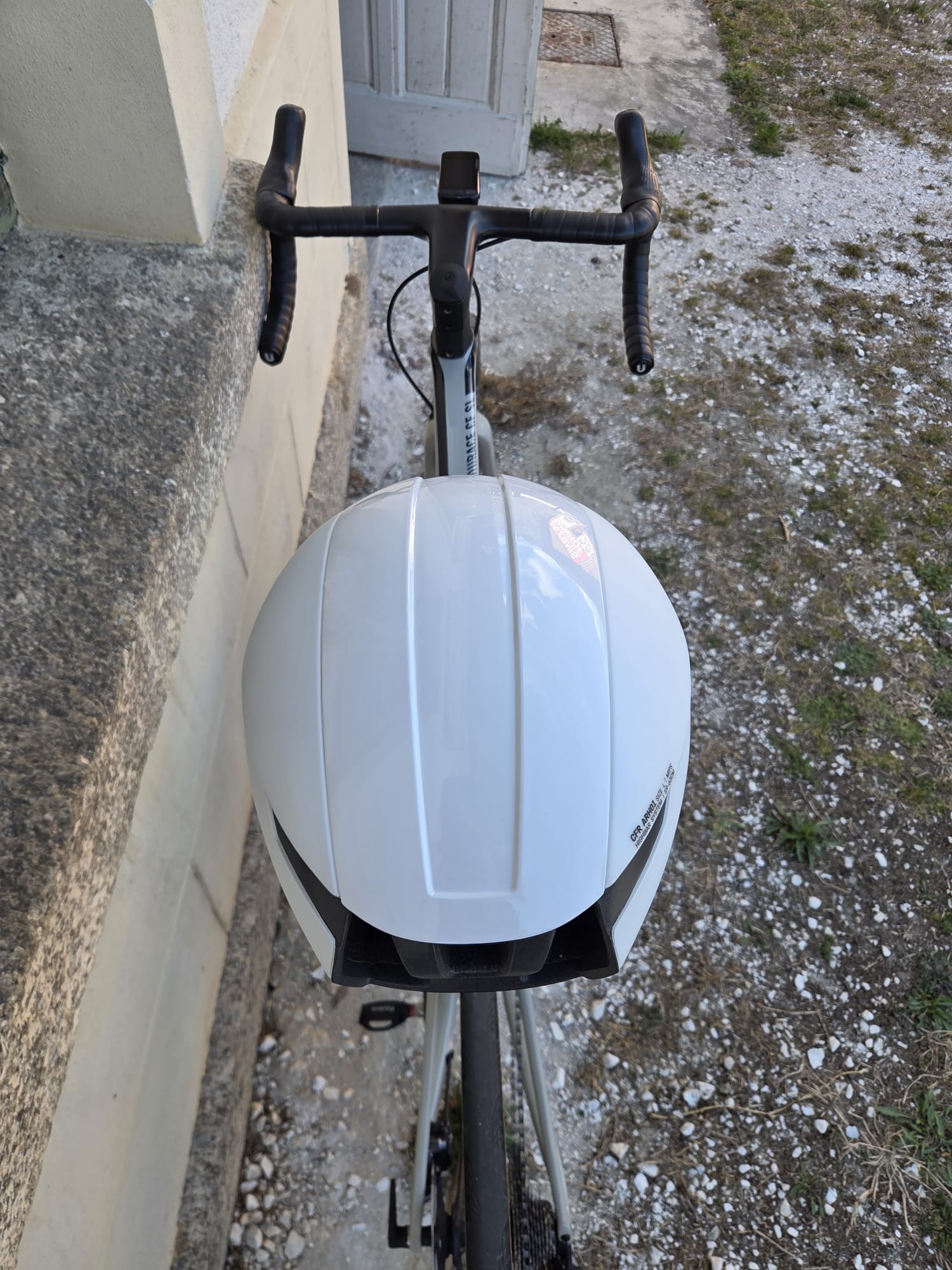 Der kompetente OUTSIDEstories-Test: Der Canyon Stingr CFR: Rennradhelm der Oberklasse