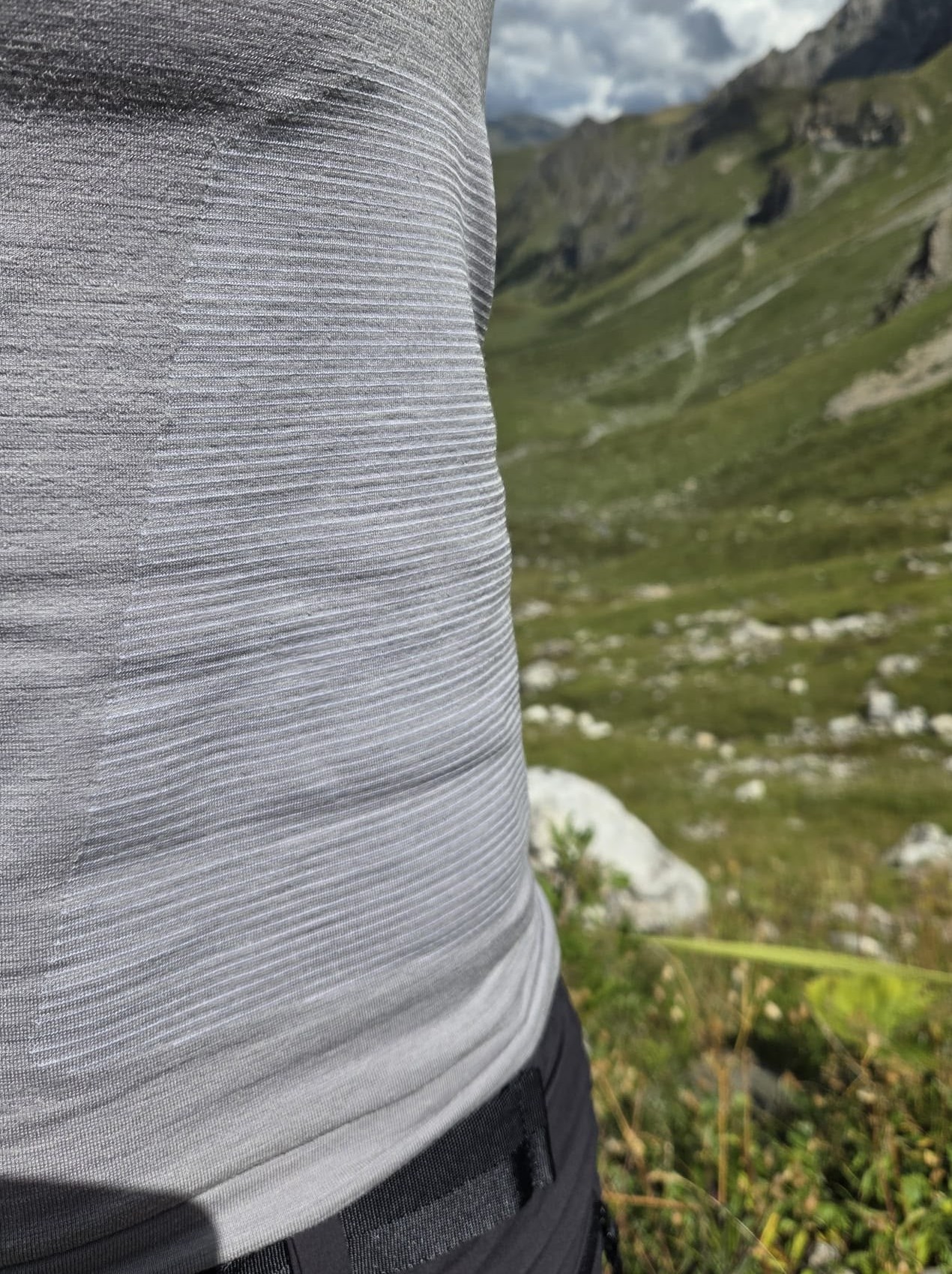 Der kompetente OUTSIDEstories-Test: FALKE Ergonomic Sport System - Backpack-Ready, Damen T-Shirt kurzarm