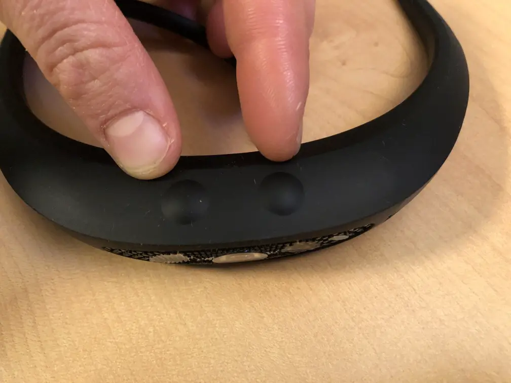Die beiden Knöpfe der Lampe oben