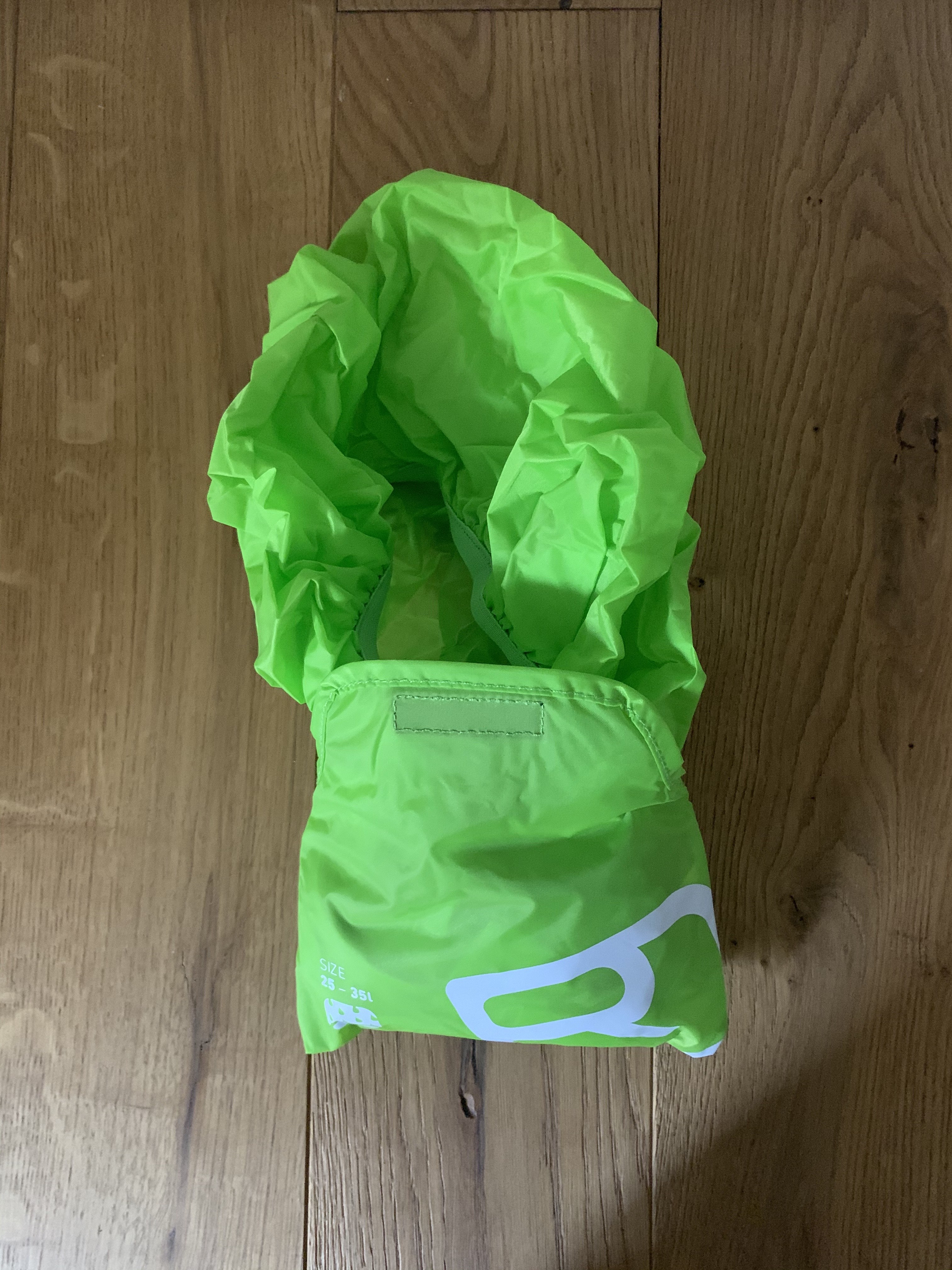 Cover halb in der Tasche