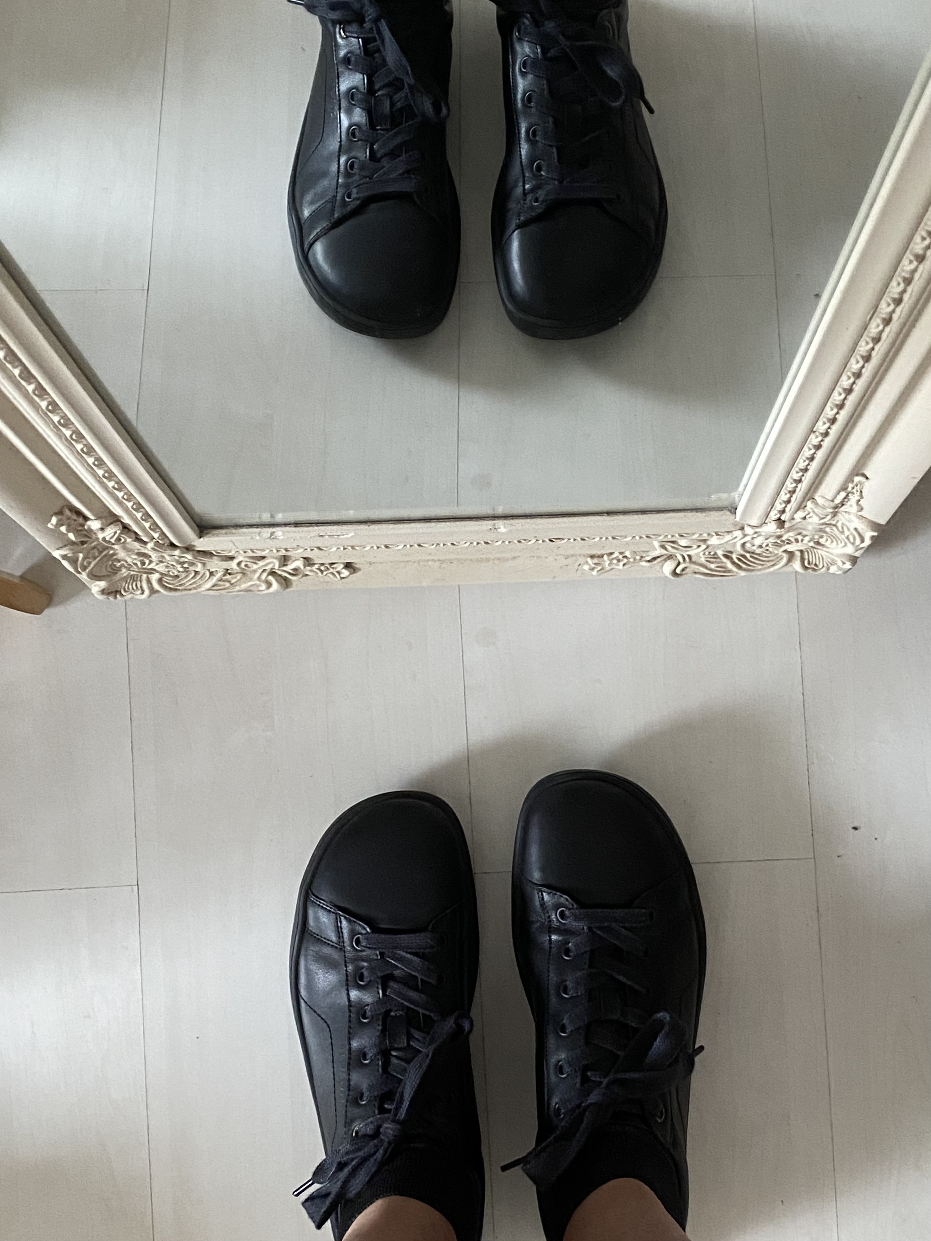 Ein Barfußschuh im Sneakerlook aus hochwertigem Leder