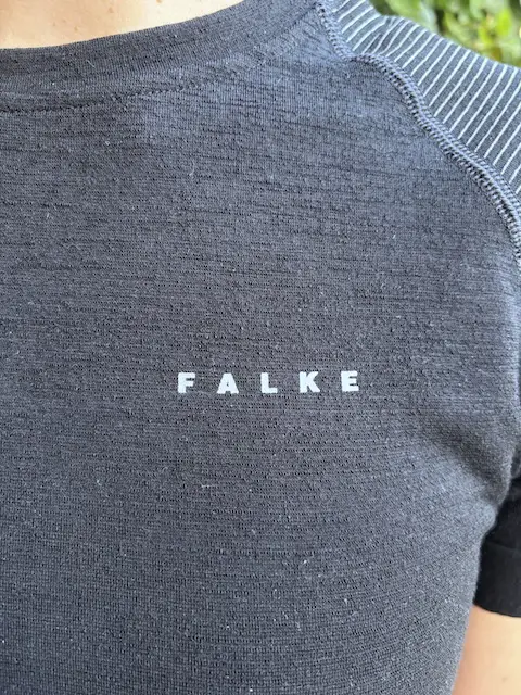Der kompetente OUTSIDEstories-Test: Das Falke Backpack-ready Damen Tight Fitshirt Wool-tech Light