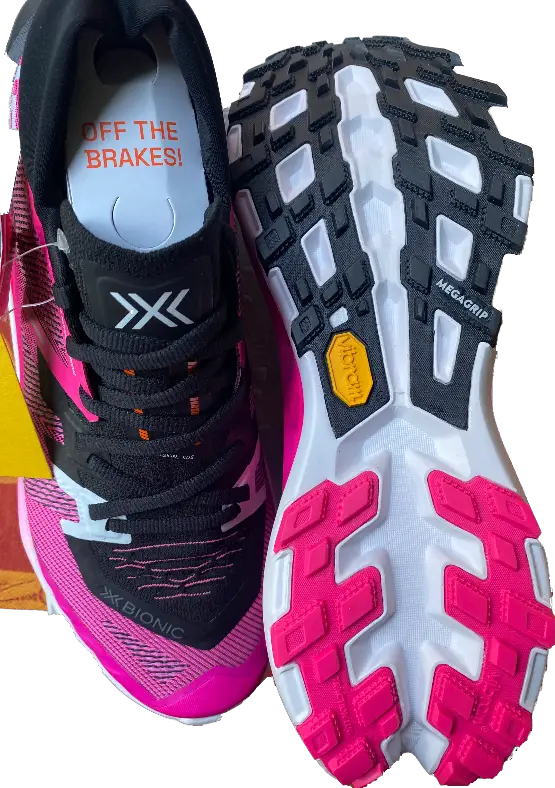 Mit meinen "Giraffenmaßen" habe ich auch nicht gerade kleine Füße. Der Schuh wurde mir in 42 2/3 geliefert. 