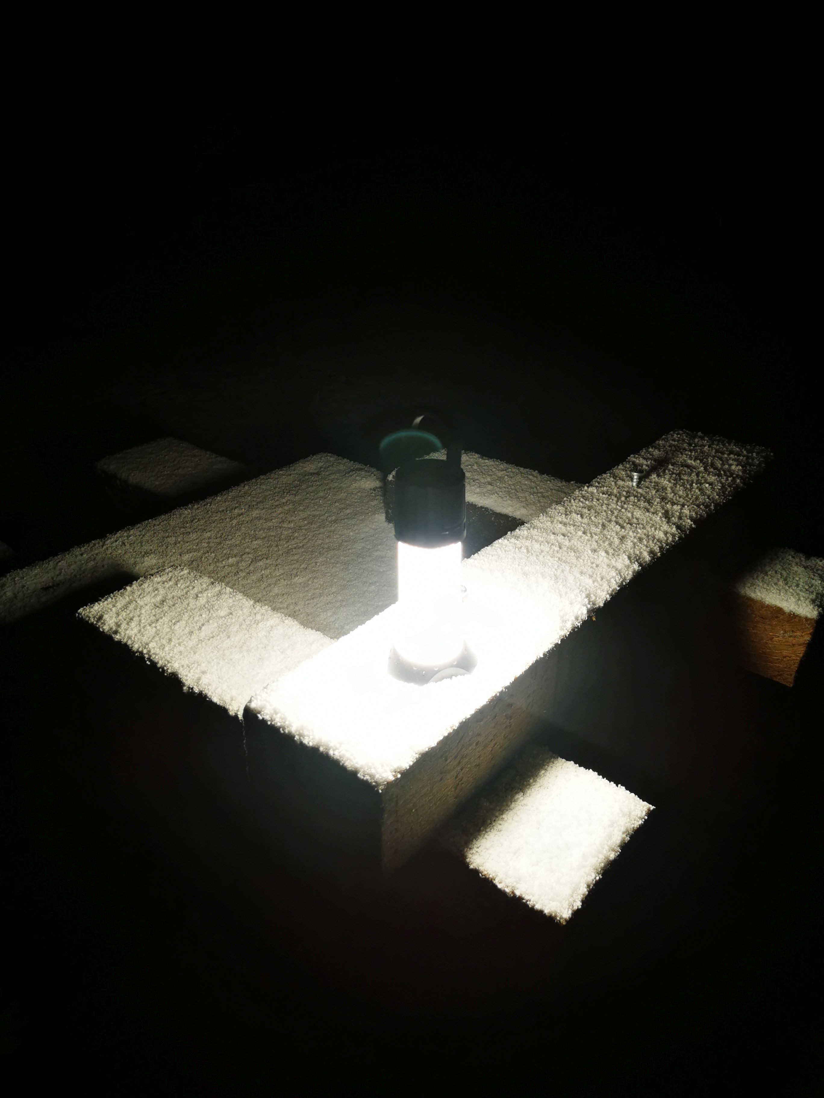 ML6 auf einem Tisch im Schnee