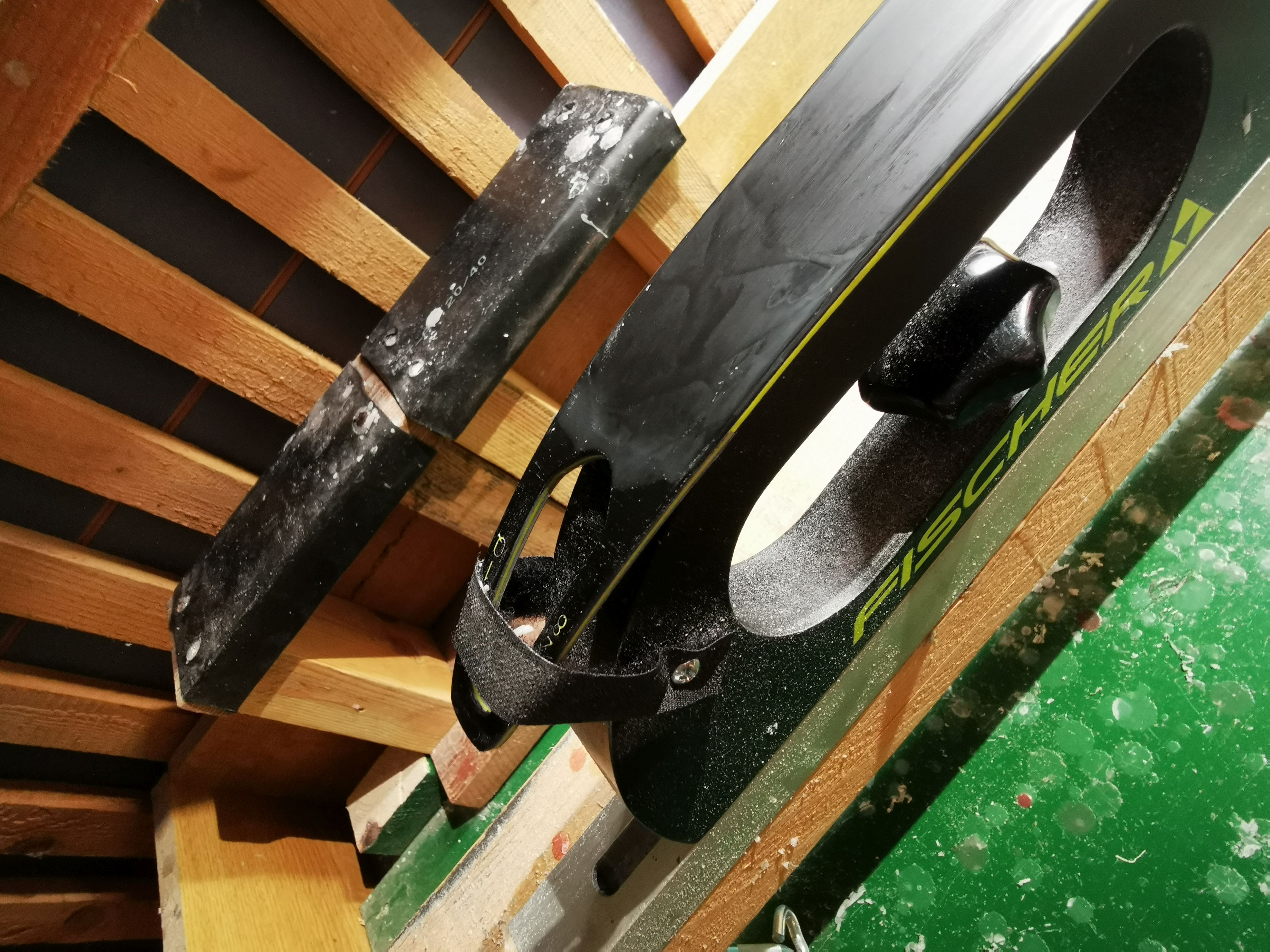 Ski in der Lasche