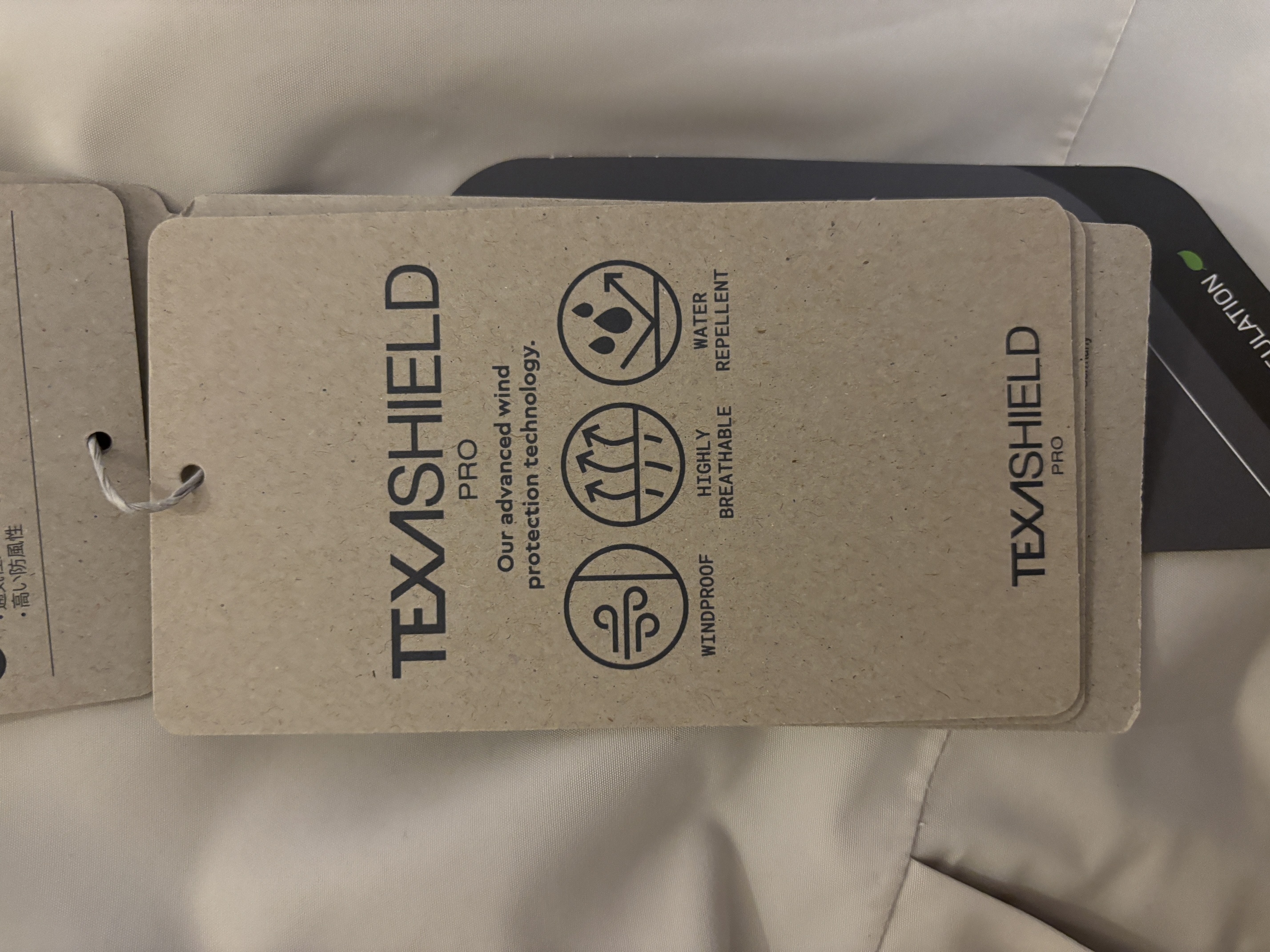 Das Label für die Isolationsjacke