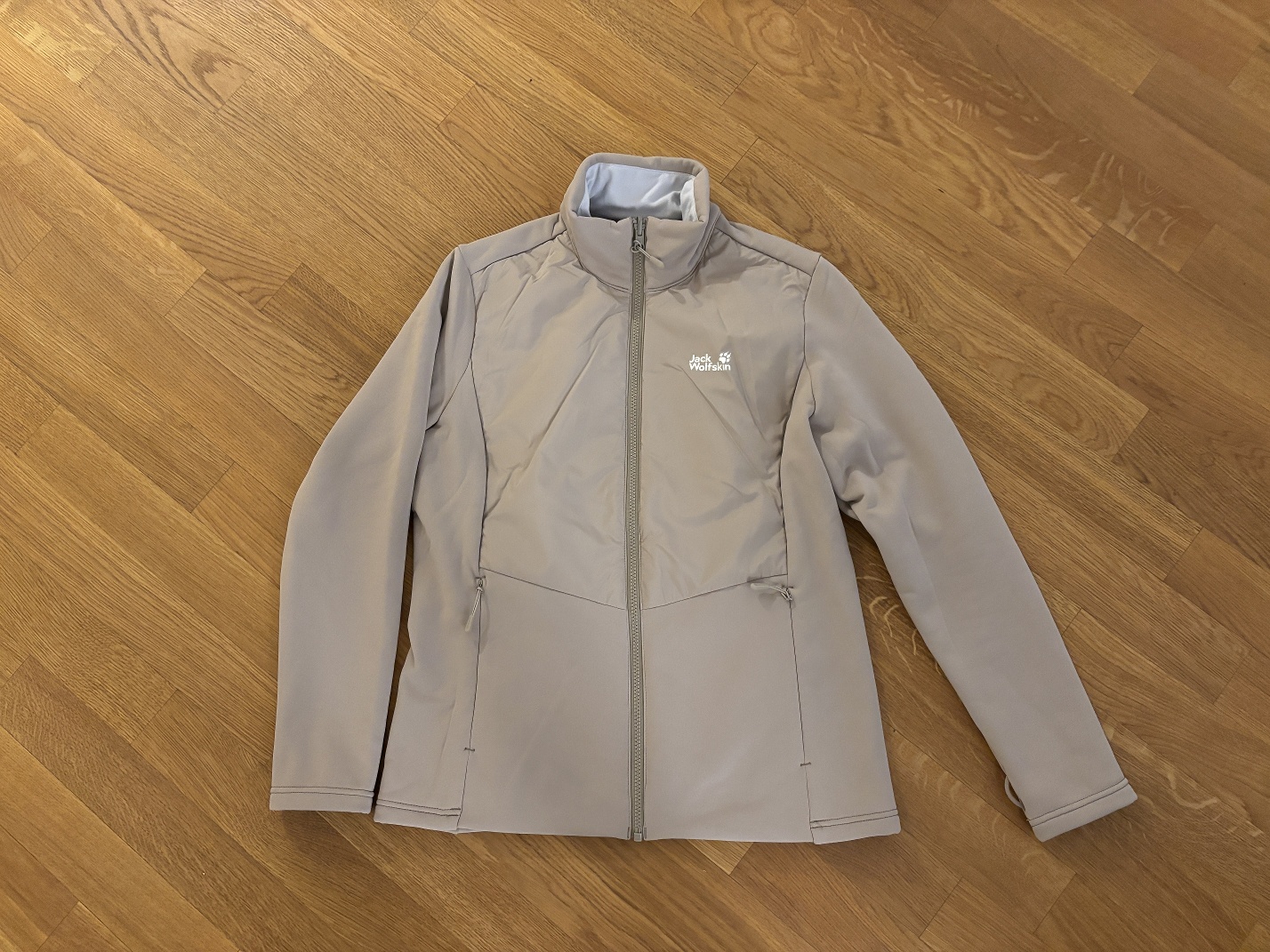 Die Isolationsjacke von vorne