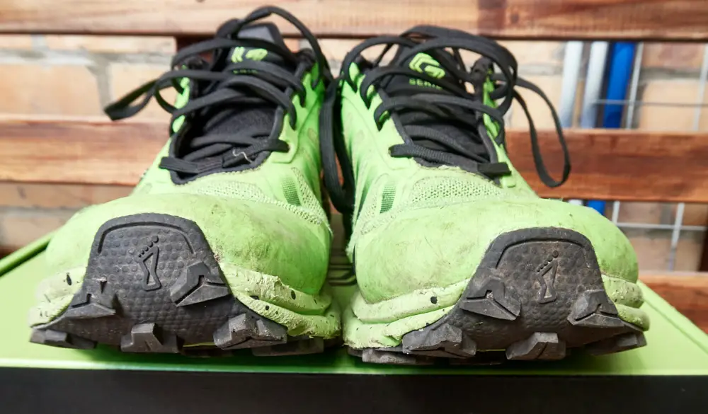 Schuhe getragen vorne beide