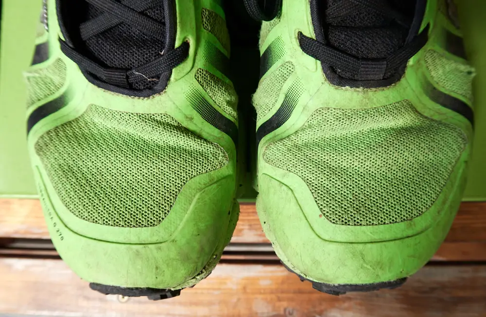 Schuhe getragen oben