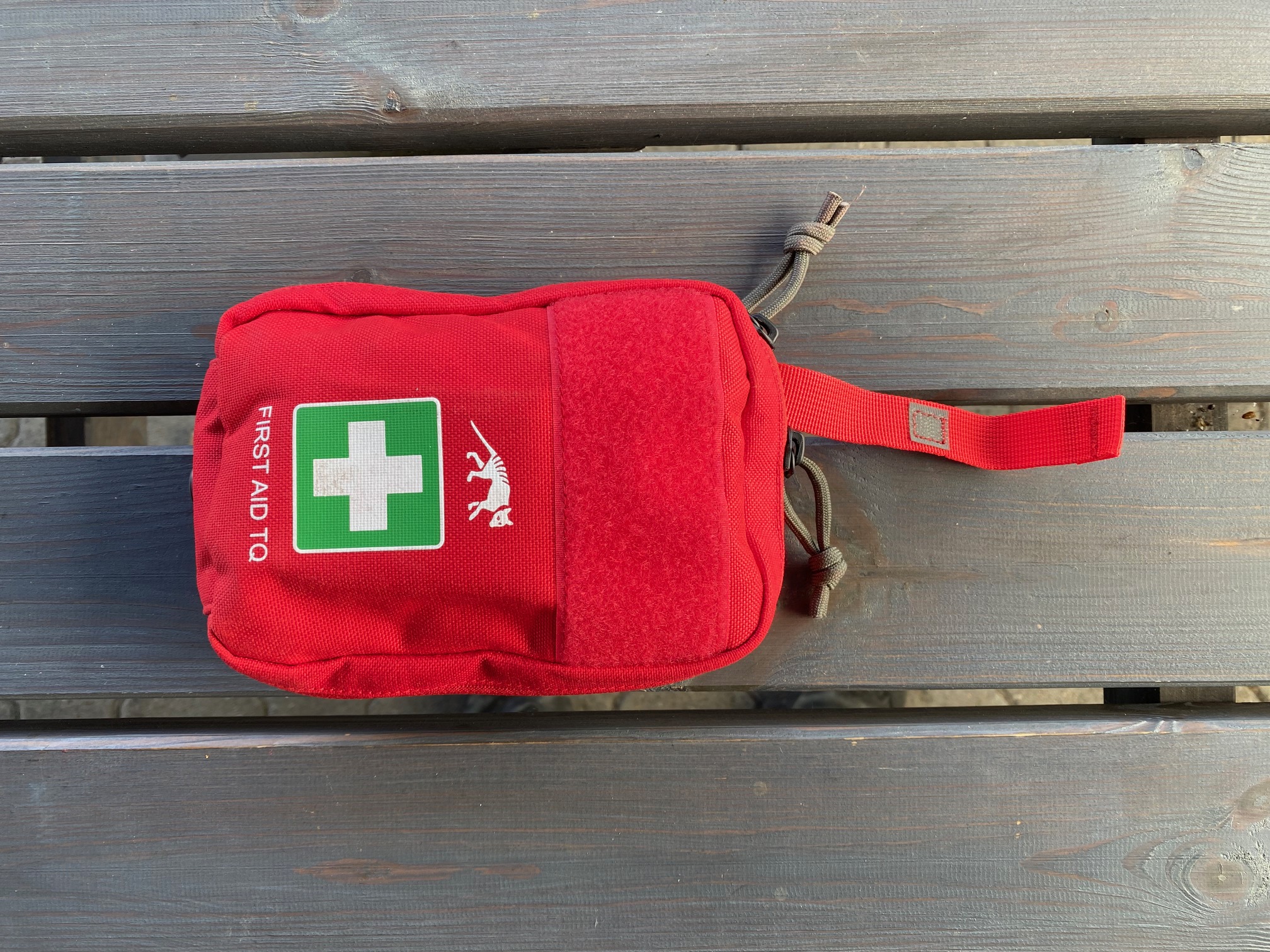 Reißleine außen an der Tasche