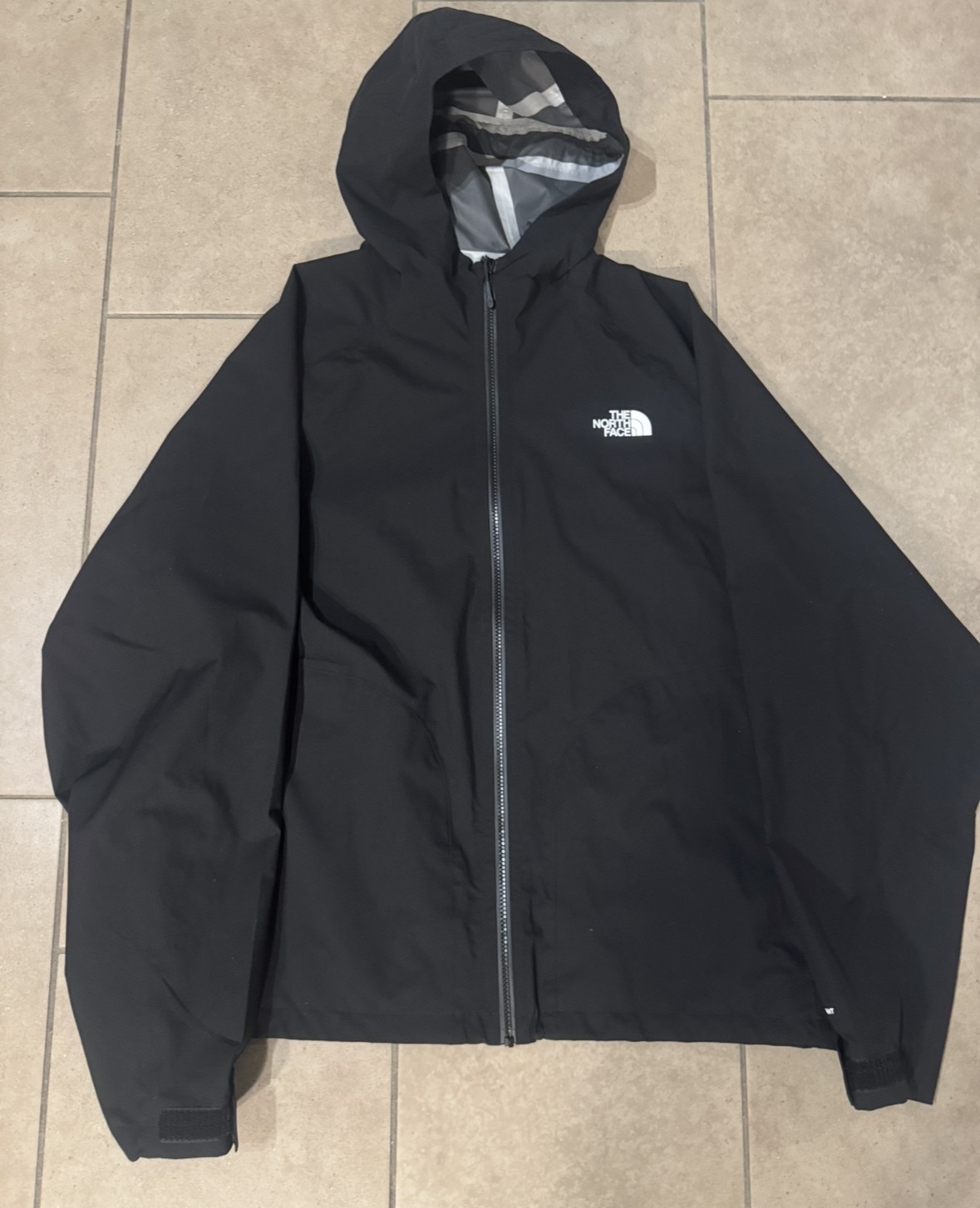 Der kompetente OUTSIDEstories-Test: Die The North Face NSE Rain Jacket 