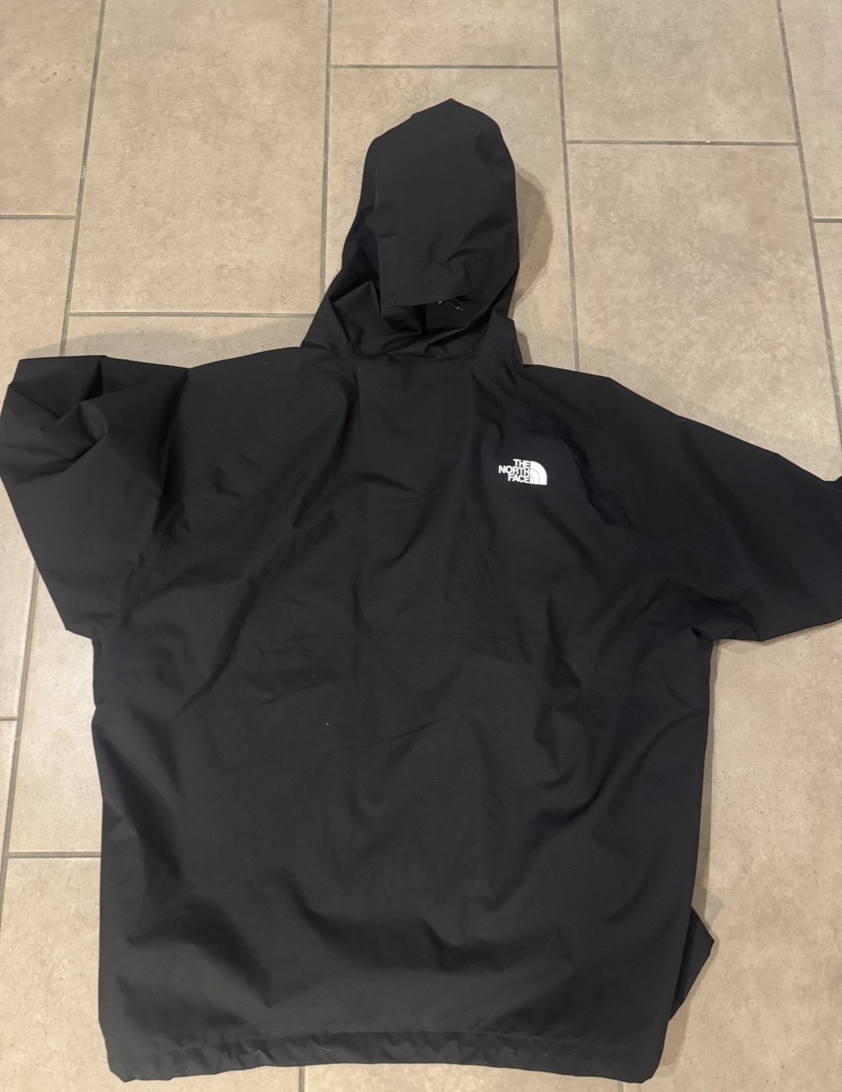 Der kompetente OUTSIDEstories-Test: Die The North Face NSE Rain Jacket 