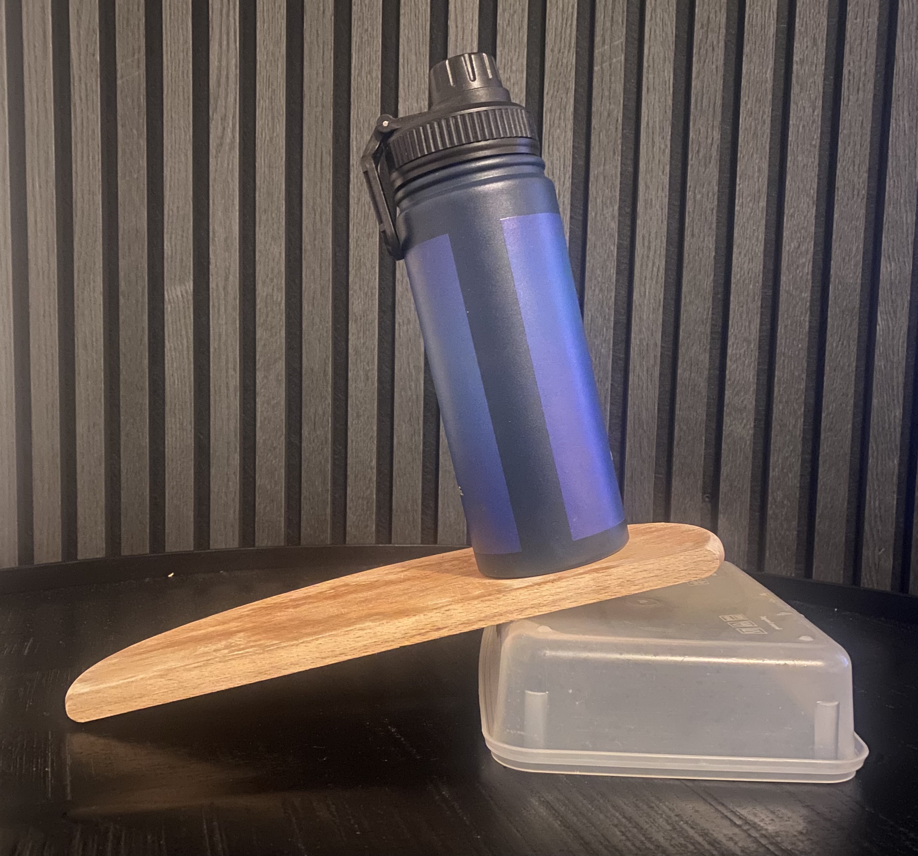 Becher auf Schräge Vergleich