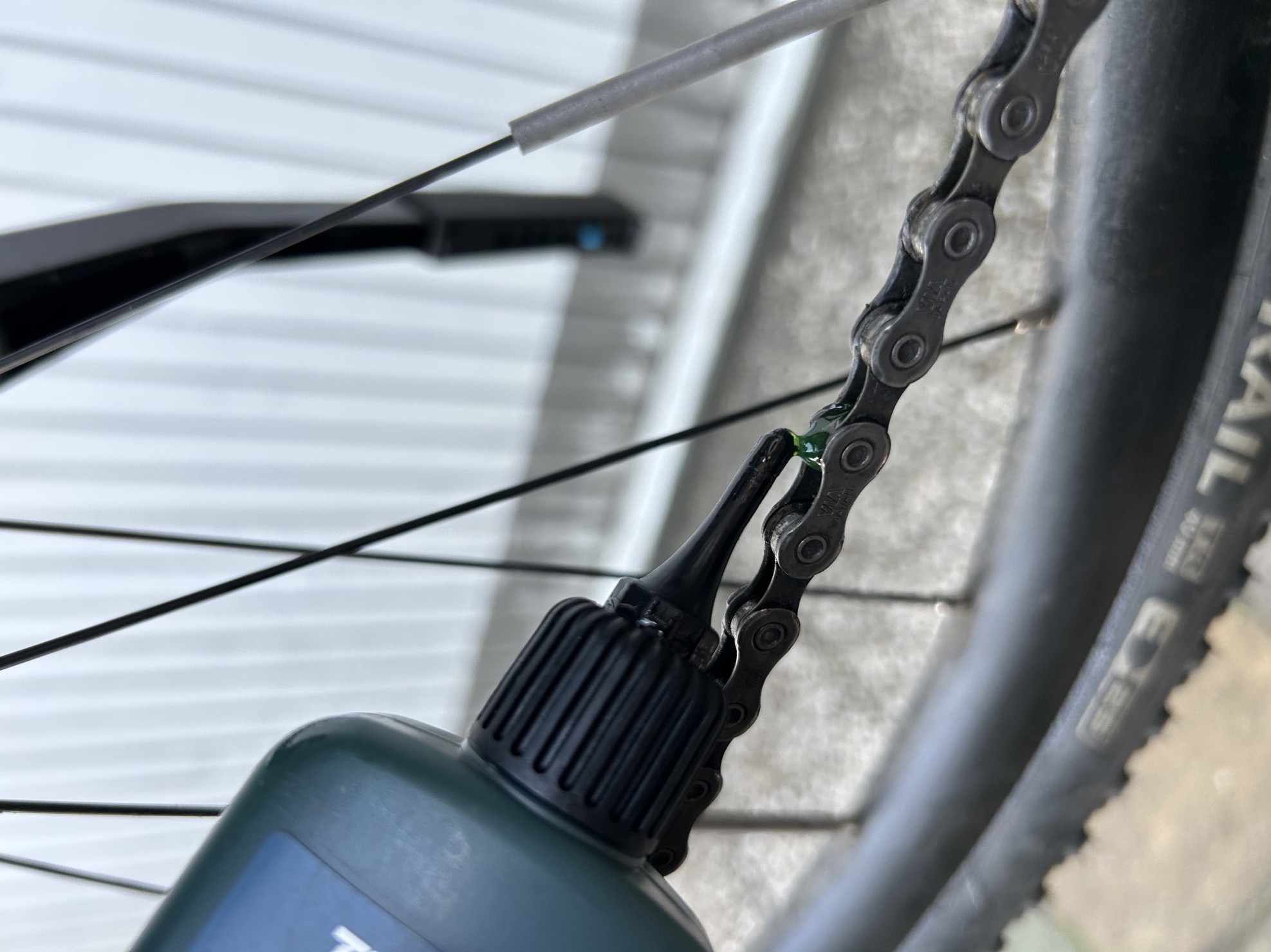 Der kompetente OUTSIDEstories-Test: TUNAP SPORTS Kettenöl Ultimate 2025 Edition 100 ml – Gutes, dosierbares Ketten...