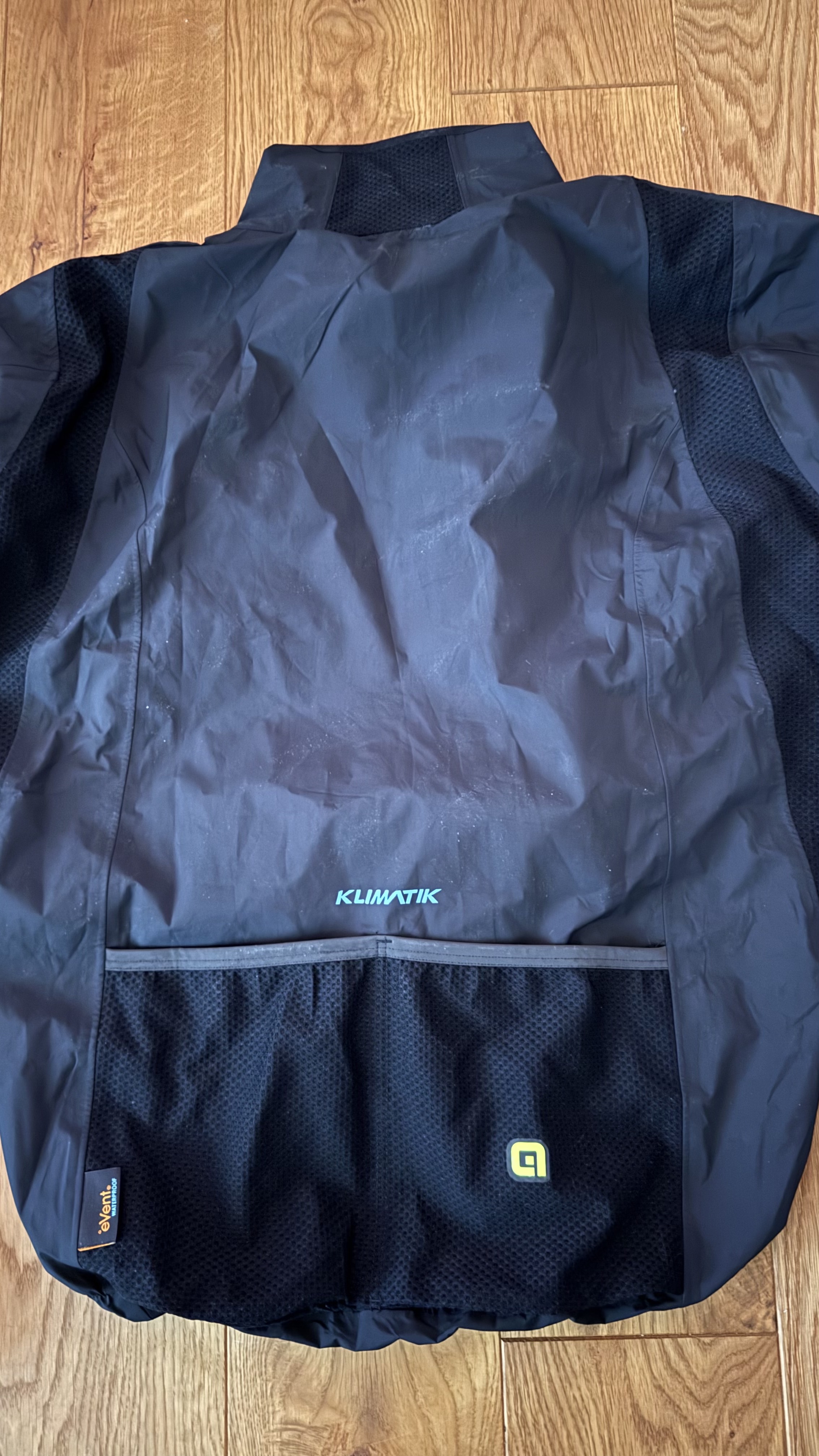 Taschen auf der Jacke