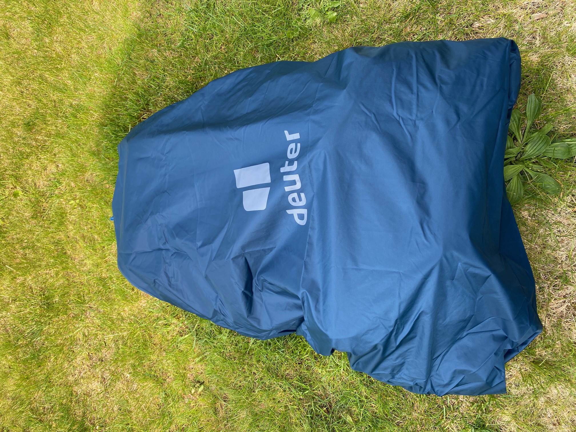 Regenhülle übergezogen