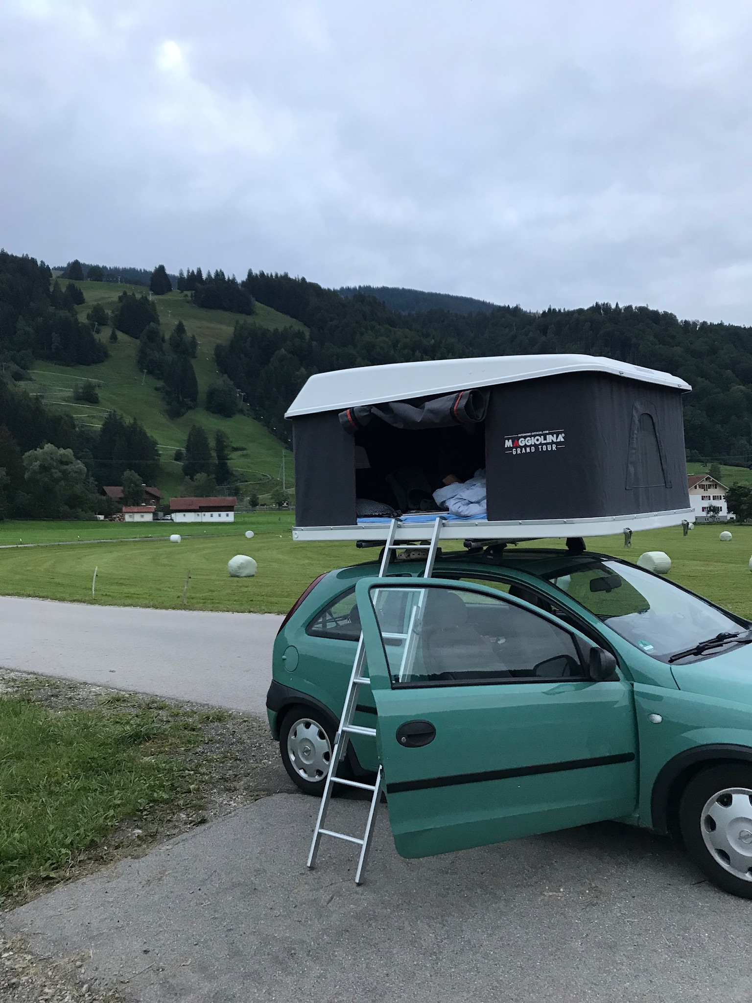 überall