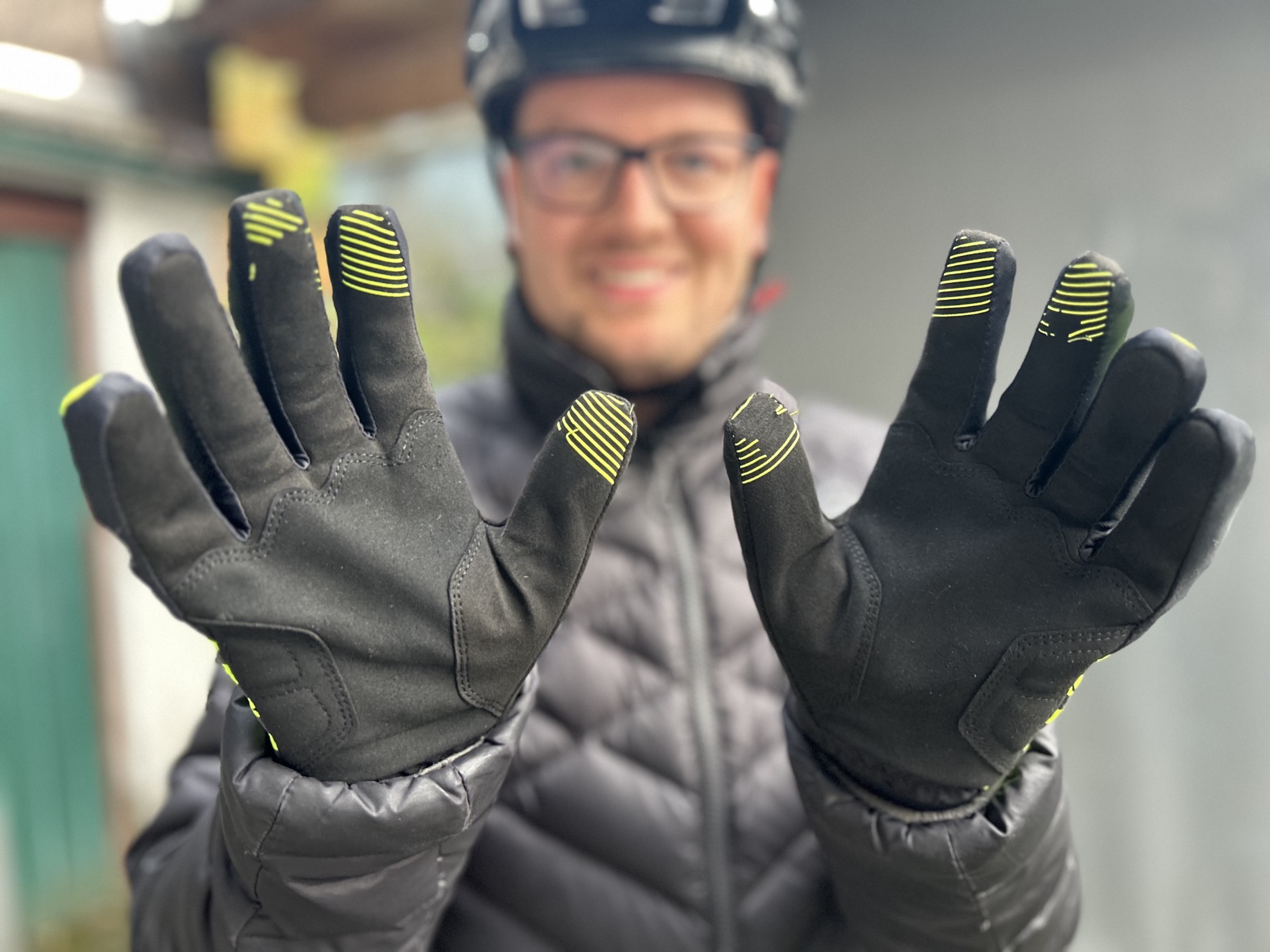 Der kompetente OUTSIDEstories-Test: Die Midweight Cycling Gloves 2.0 von Chrome Industries , wasserdichte Pendlerhandschuhe 