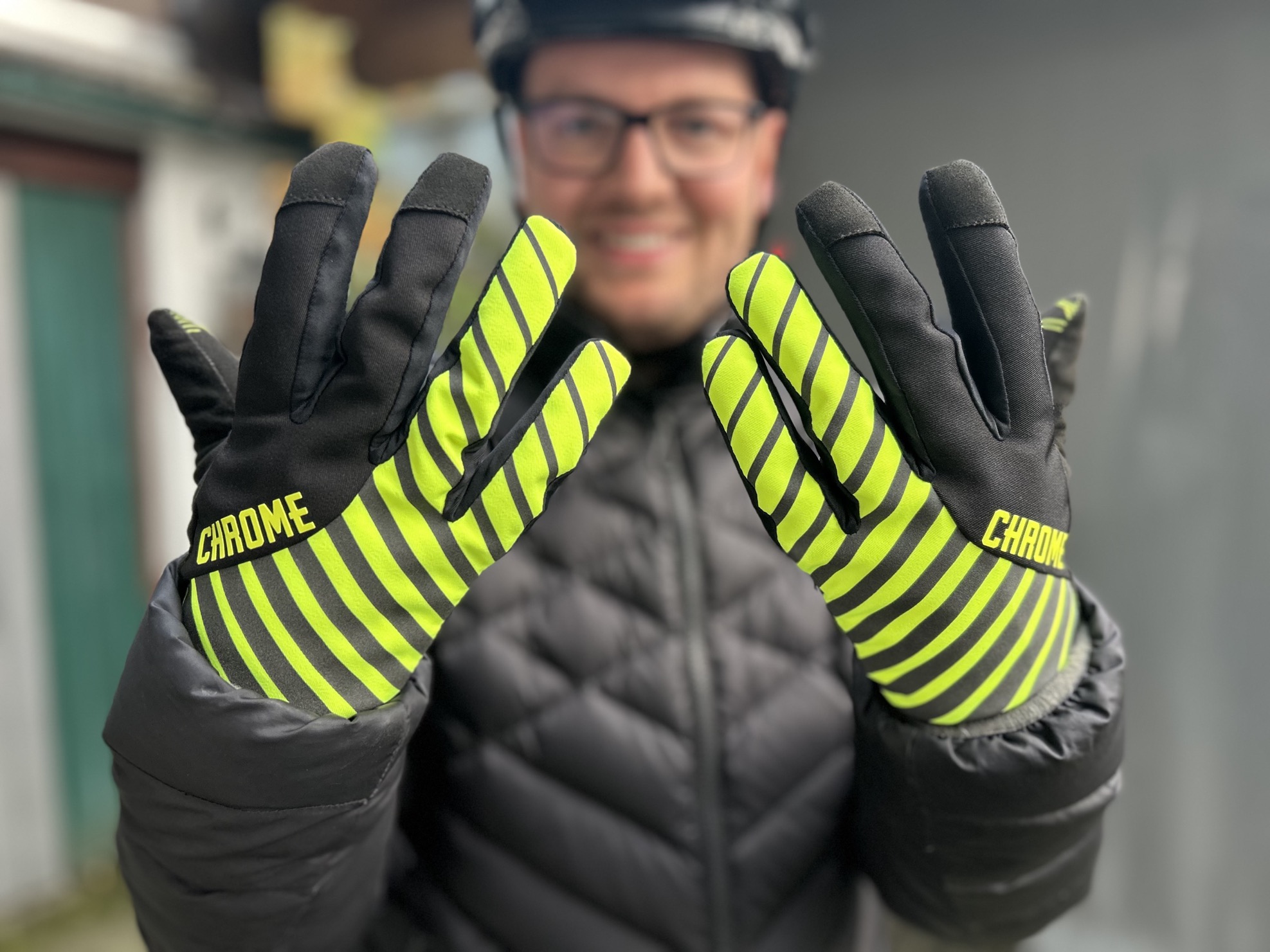 Der kompetente OUTSIDEstories-Test: Die Midweight Cycling Gloves 2.0 von Chrome Industries , wasserdichte Pendlerhandschuhe 